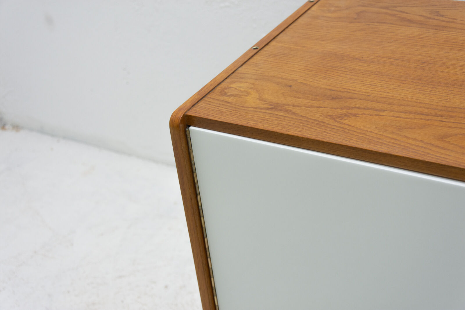 Buffet U-450 par Jiří Jiroutek années 1960 Tchécoslovaquie