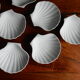 12 coquilles Saint Jacques porcelaine biscuit
