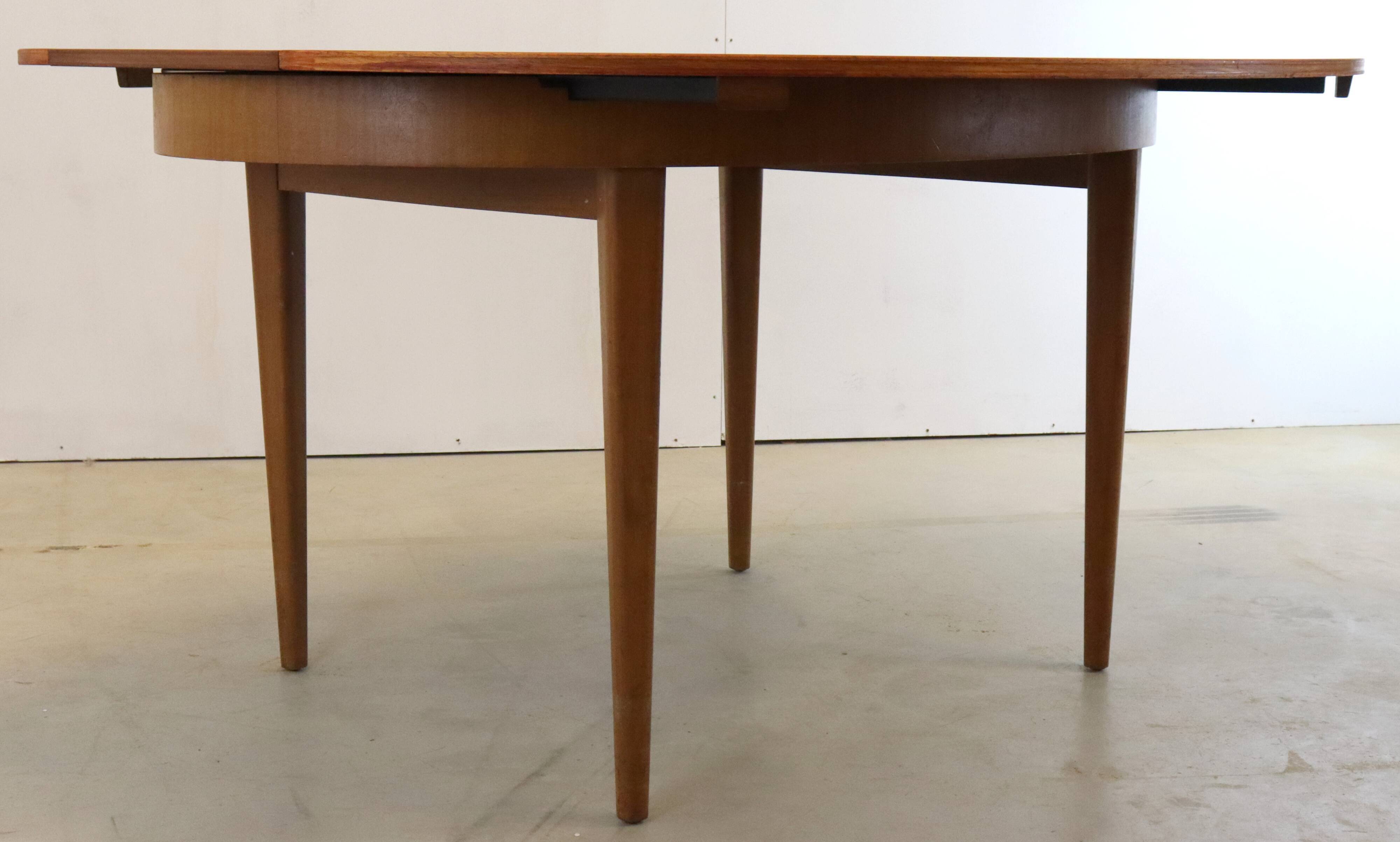 Oval vintage dining table extendable 'Atterton'