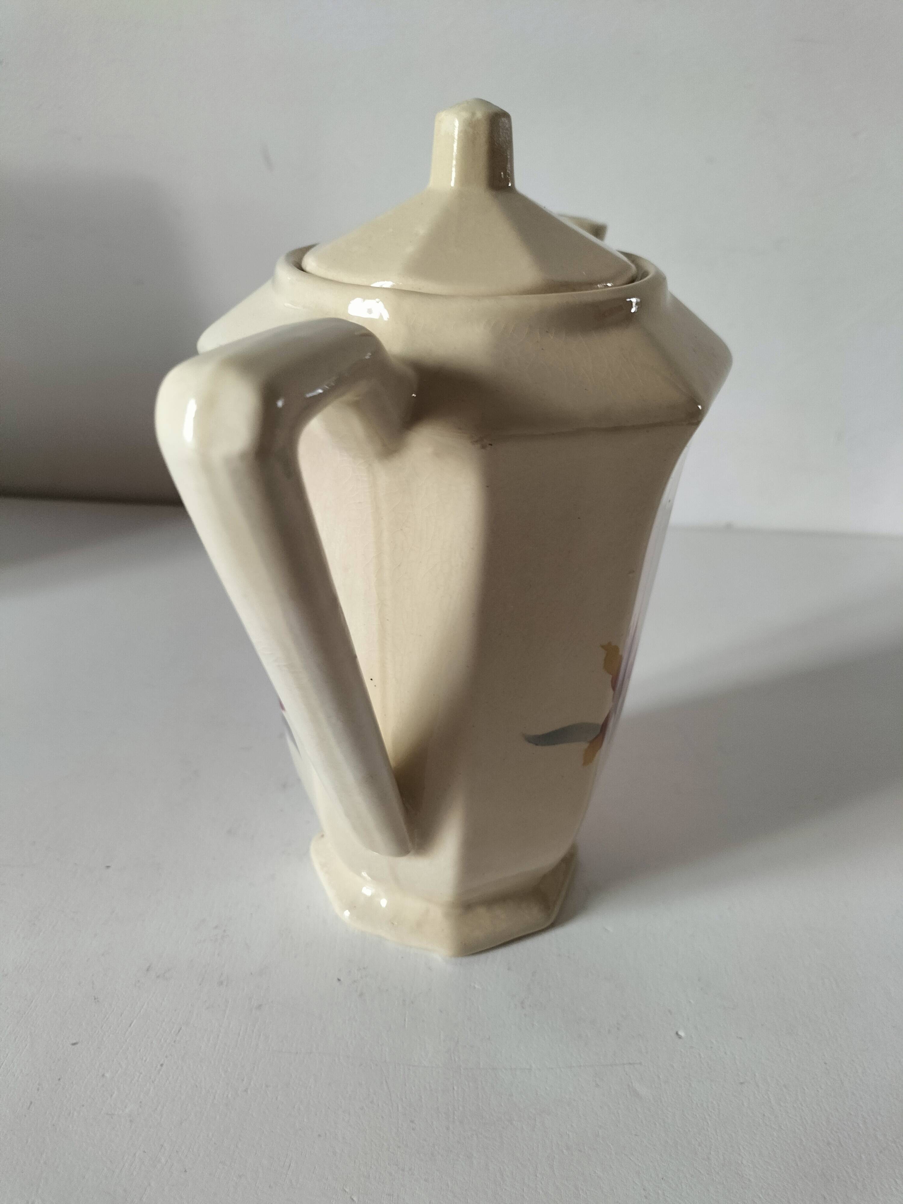 Jug Digoin Sarreguemines model 9225 – stylised floral decoration