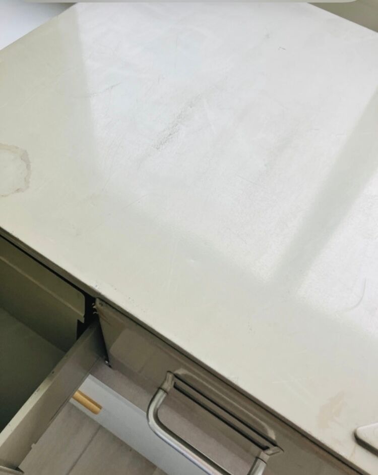 Metal filing cabinet with 2 drawers