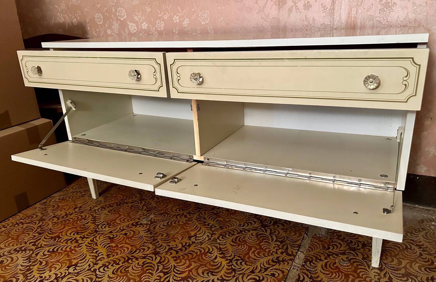 Vintage chest of drawers (or TV stand) 60-70s