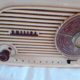 Philips radio station:small model Philetti bakélite creme.