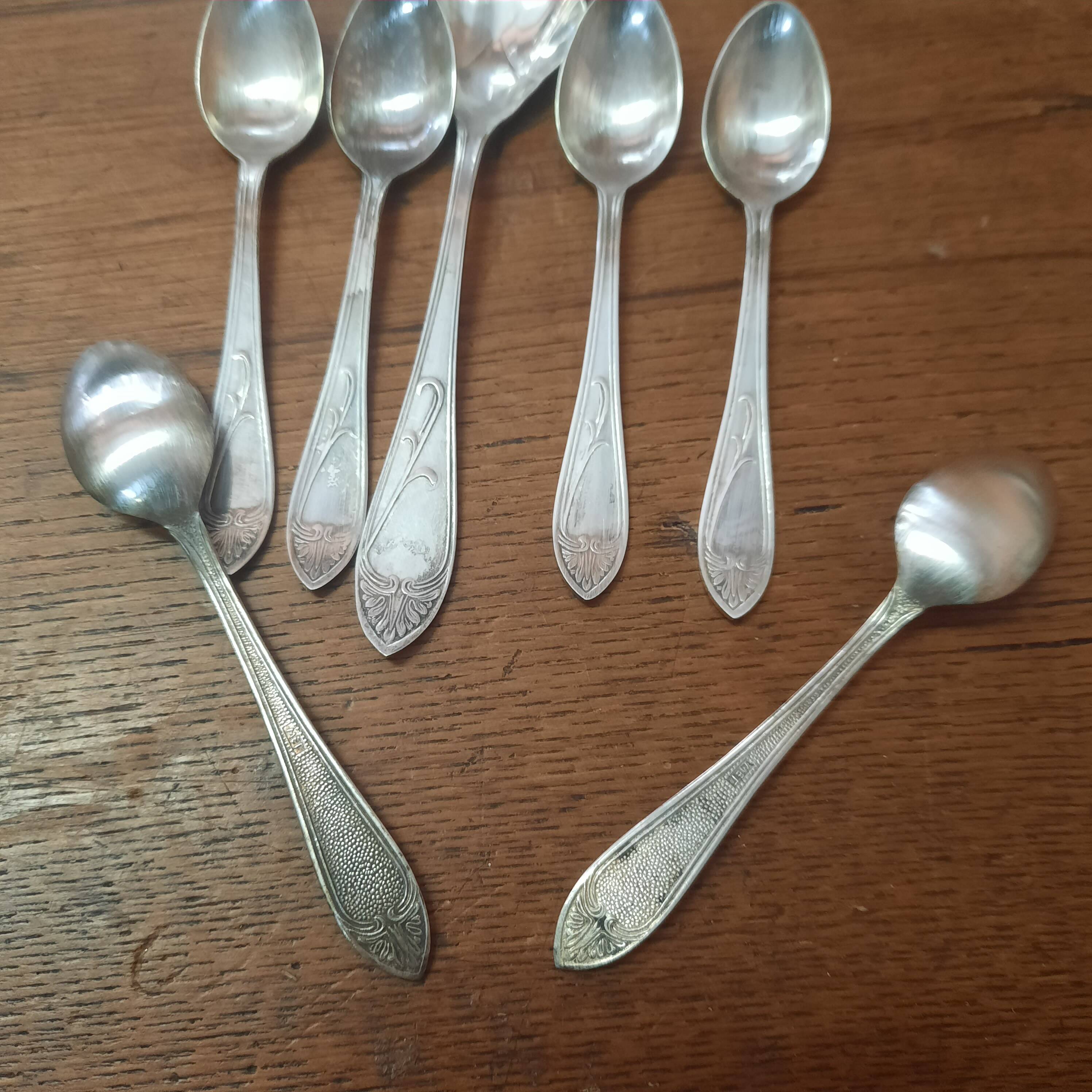 Set of desert spoons