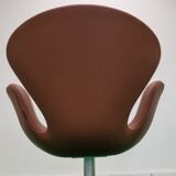 Arne Jacobsen Swan chair by Fritz hansen
