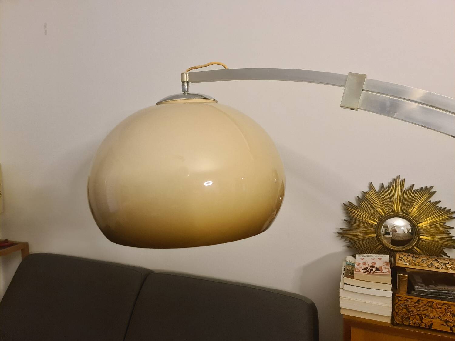 Lampadaire ARC Attribuée à Harvey Guzzini - vintage 1970