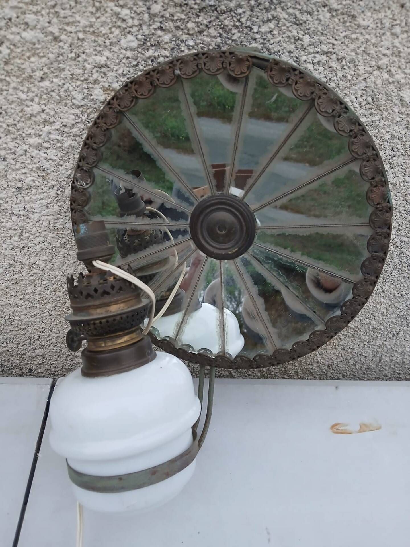 Antique oil wall lamp – Sun mirror and white opaline