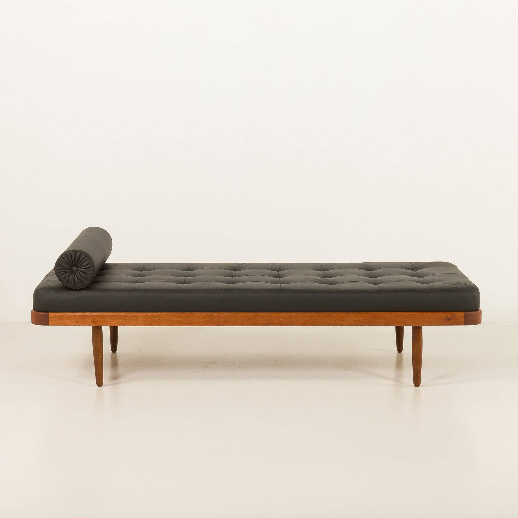 Danish vintage teak daybed in black leather | mid century modern | 1960s