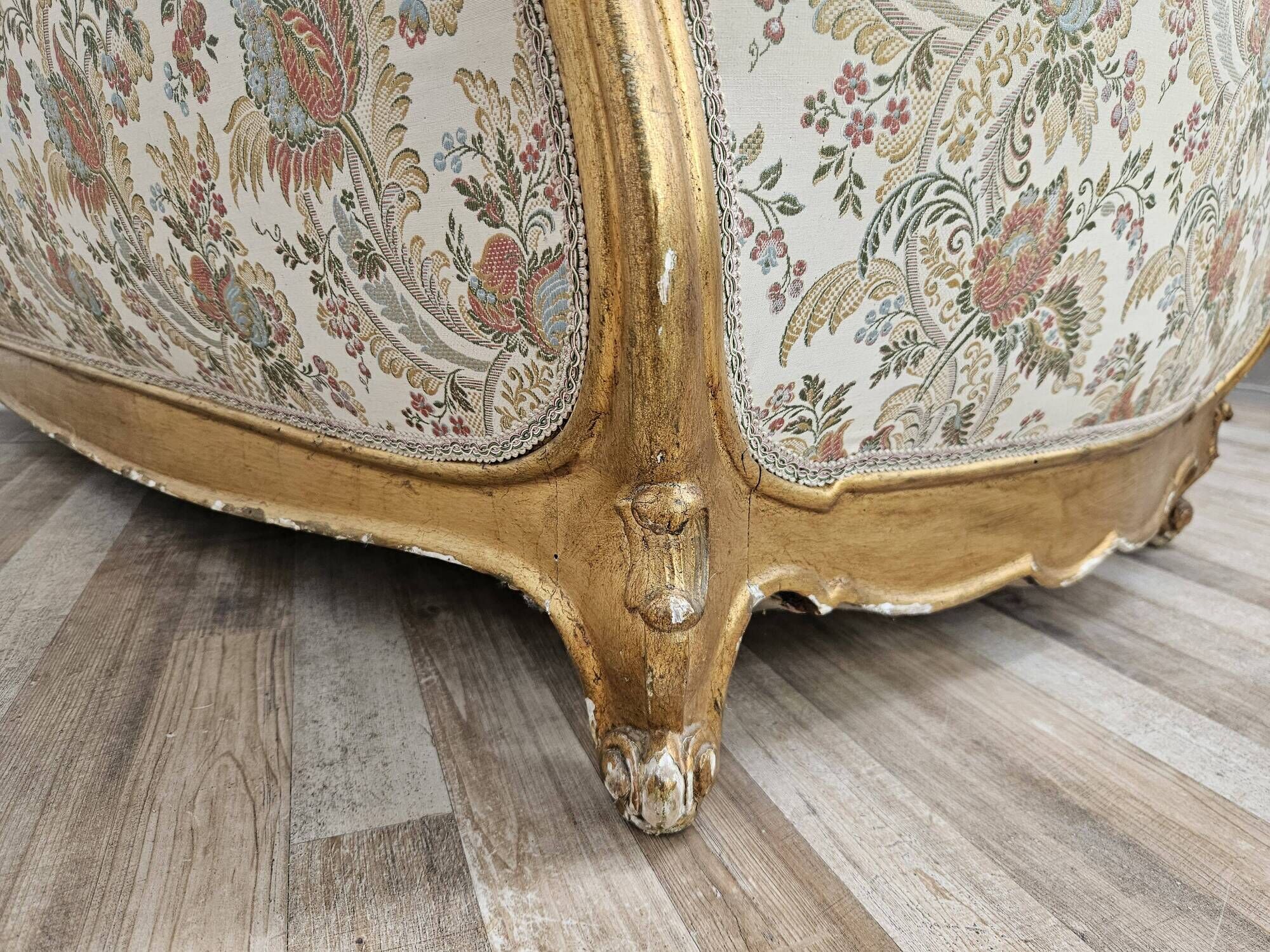 20th Century Italian Baroque Style Sofa in Carved and Gilded Wood