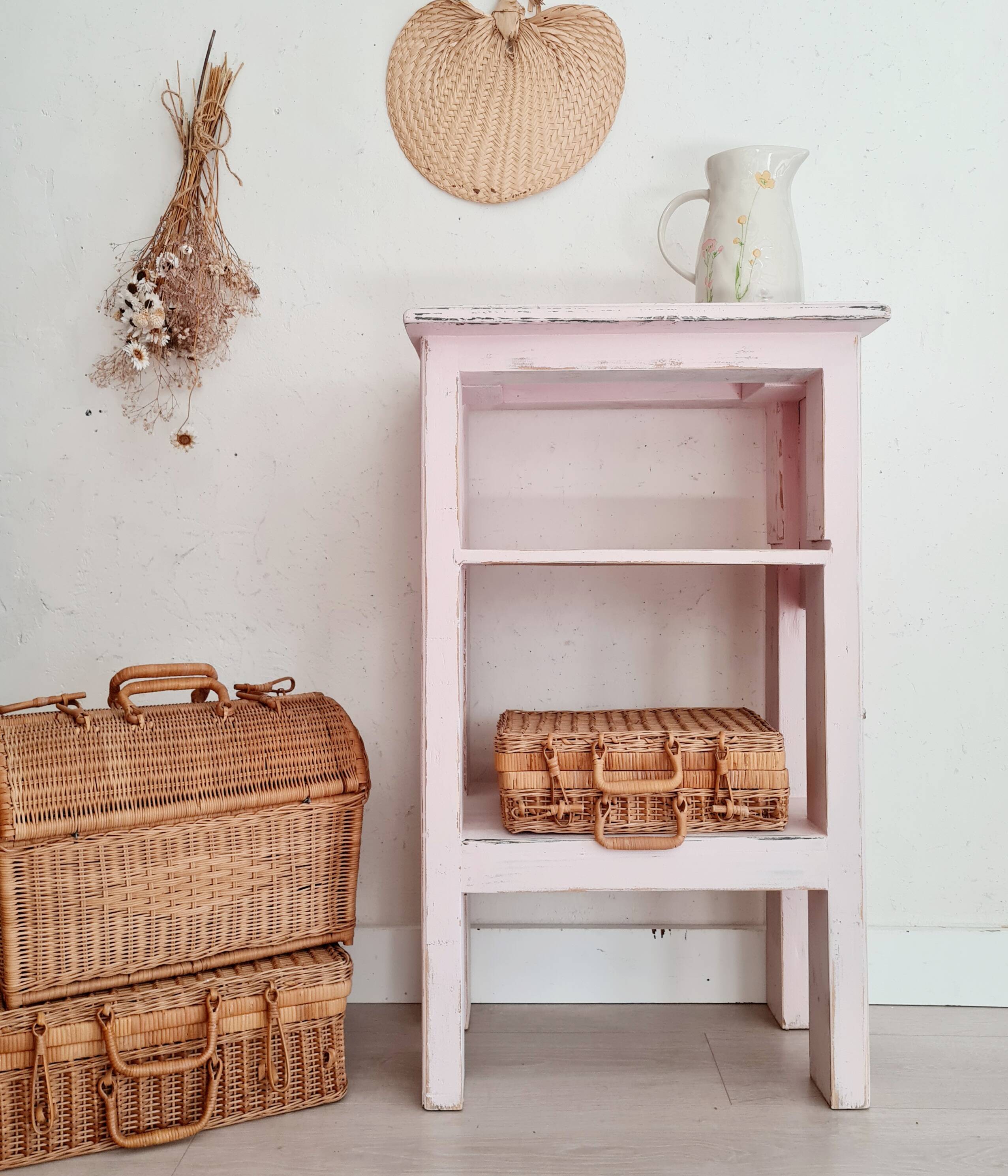 Etagère - meuble rose patiné