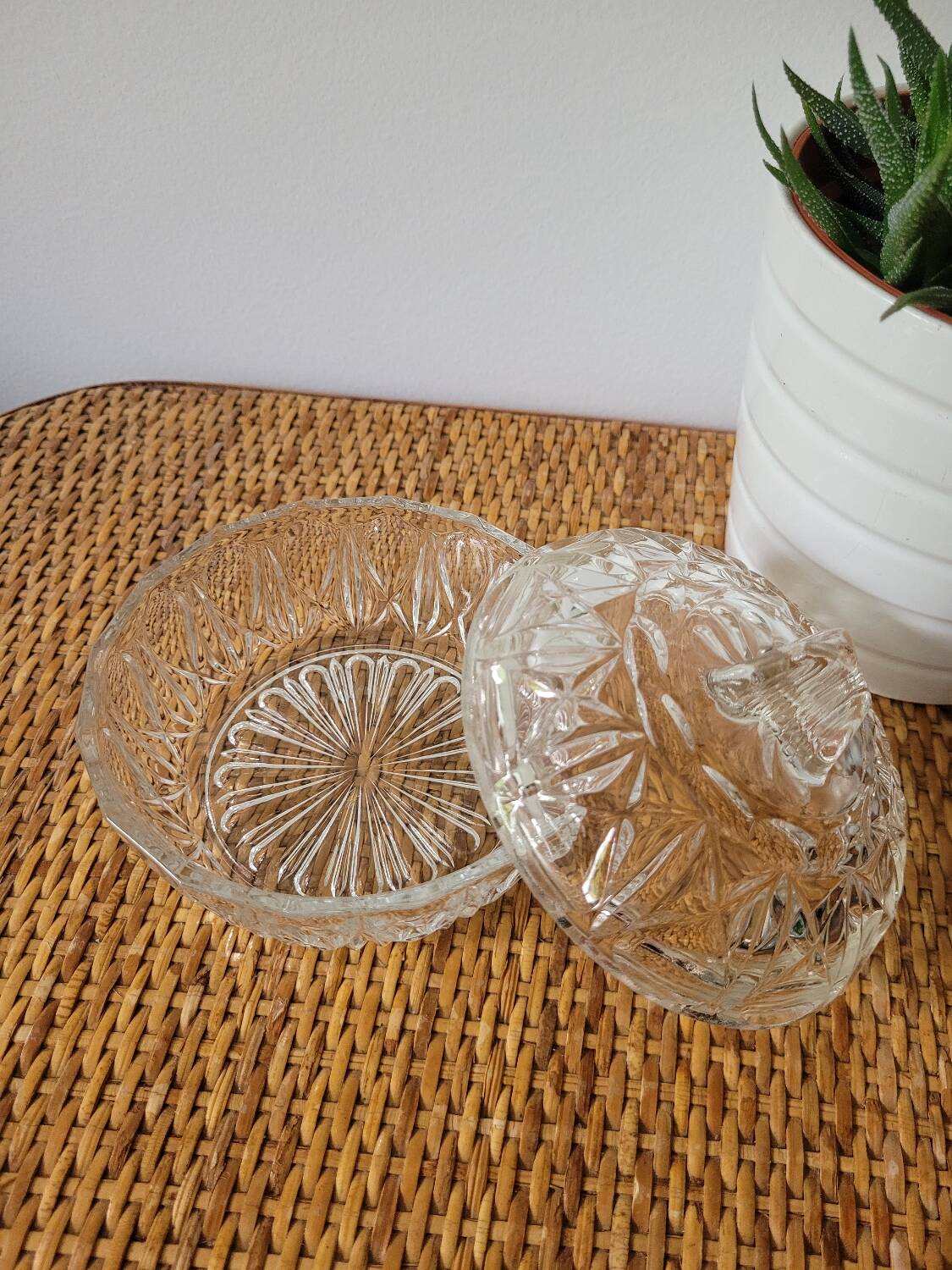 Bonbonnière / Sucrier en verre moulé n°2