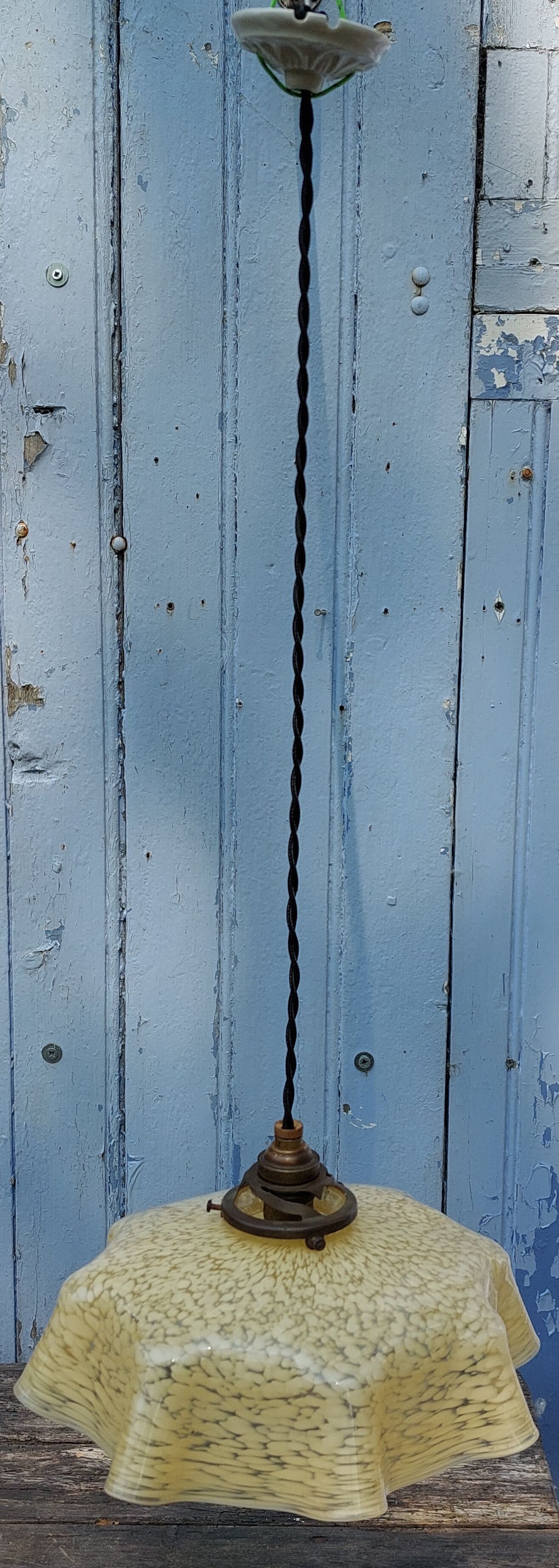 Yellow clichy glass suspension