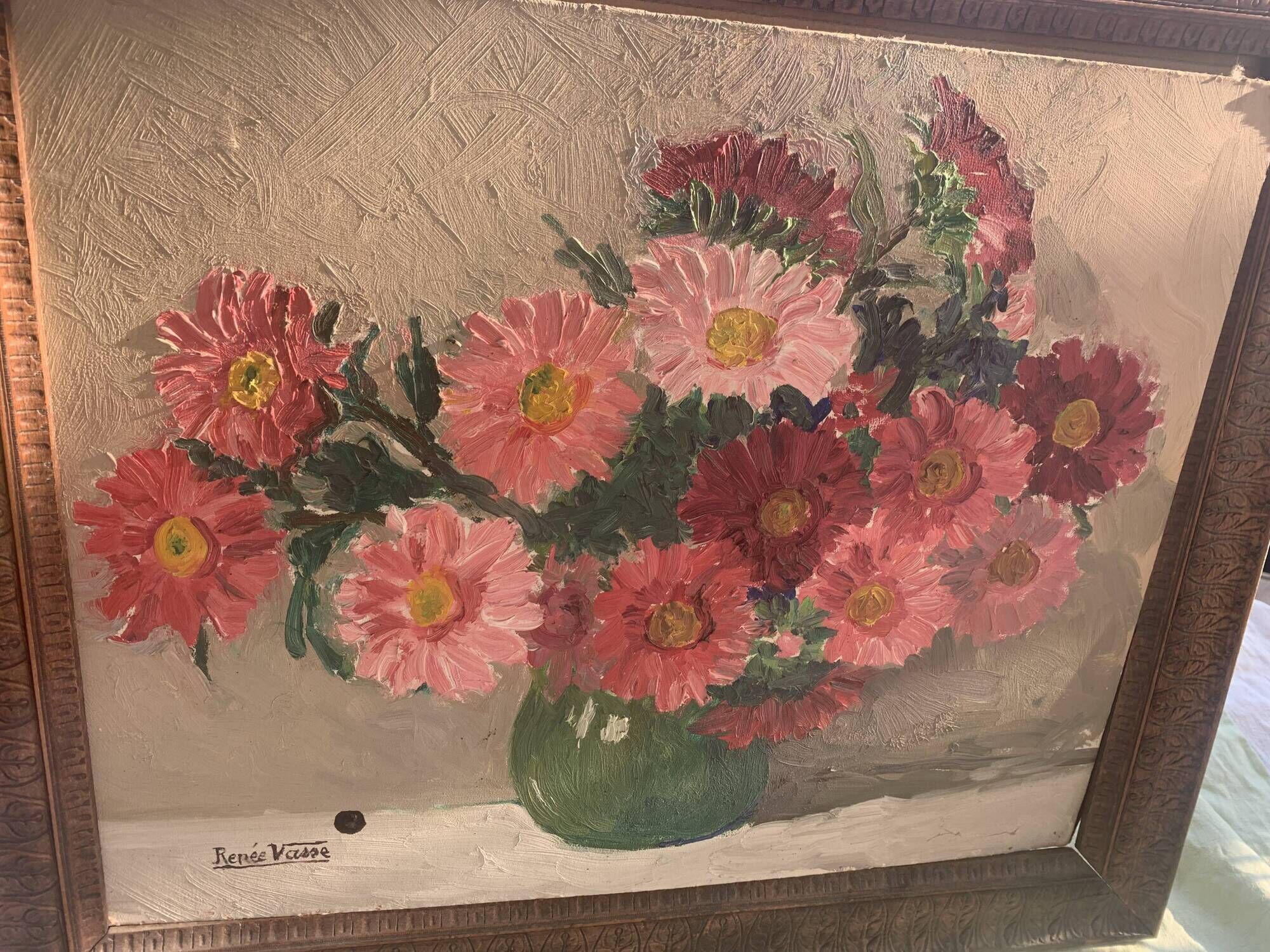Painting the bouquet of Daisies signed Renée VAsse, old frame