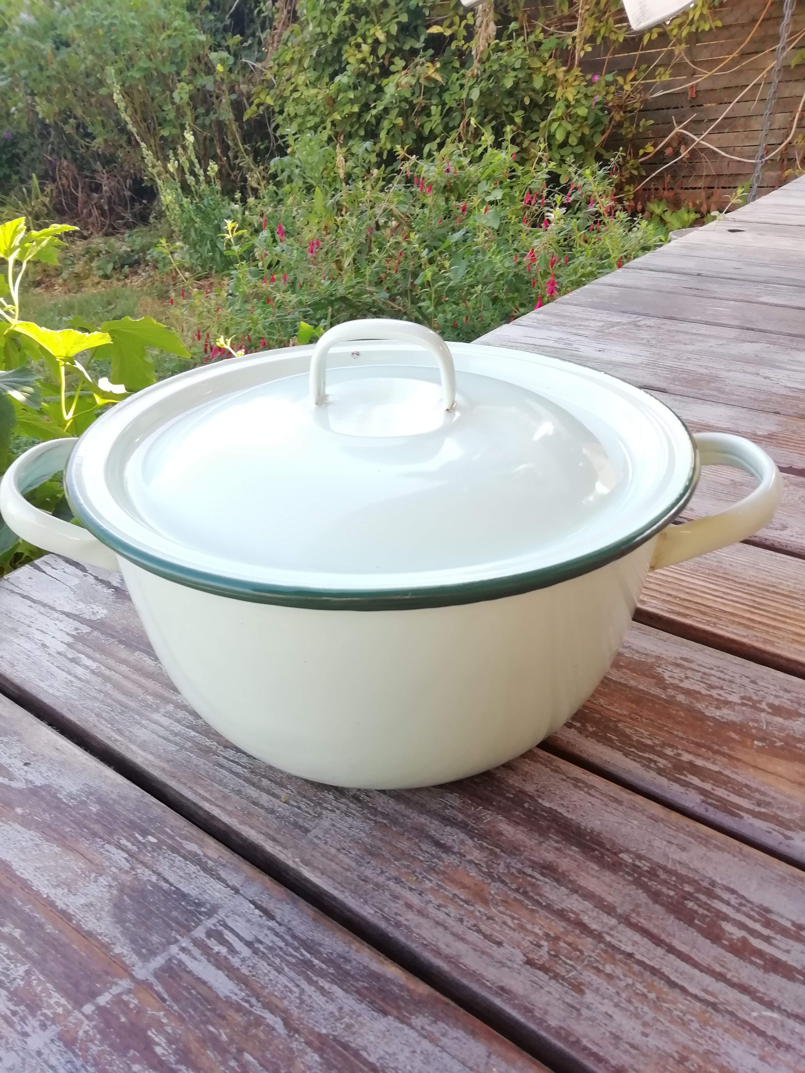 Mint green cocotte in enamelled sheet metal