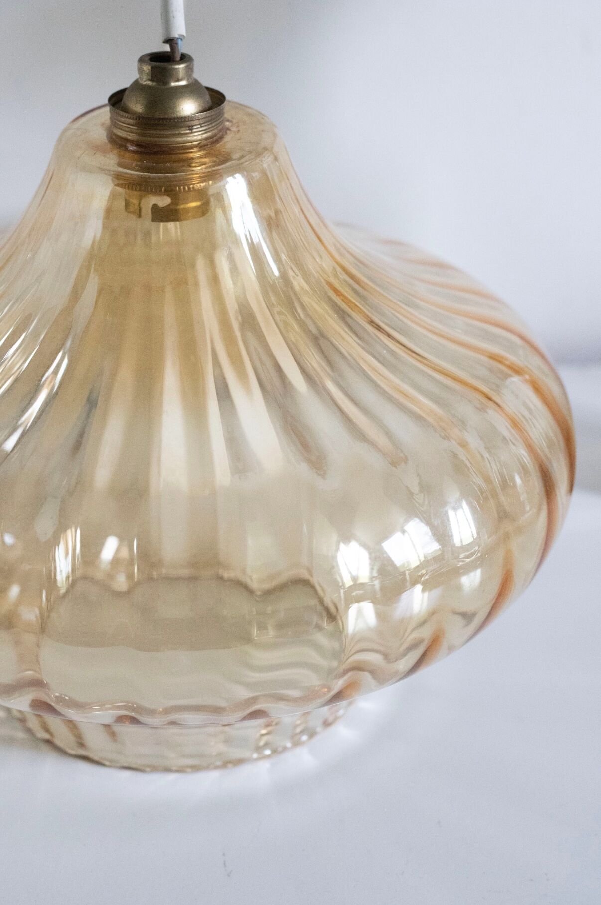 Vintage suspension in smoked glass