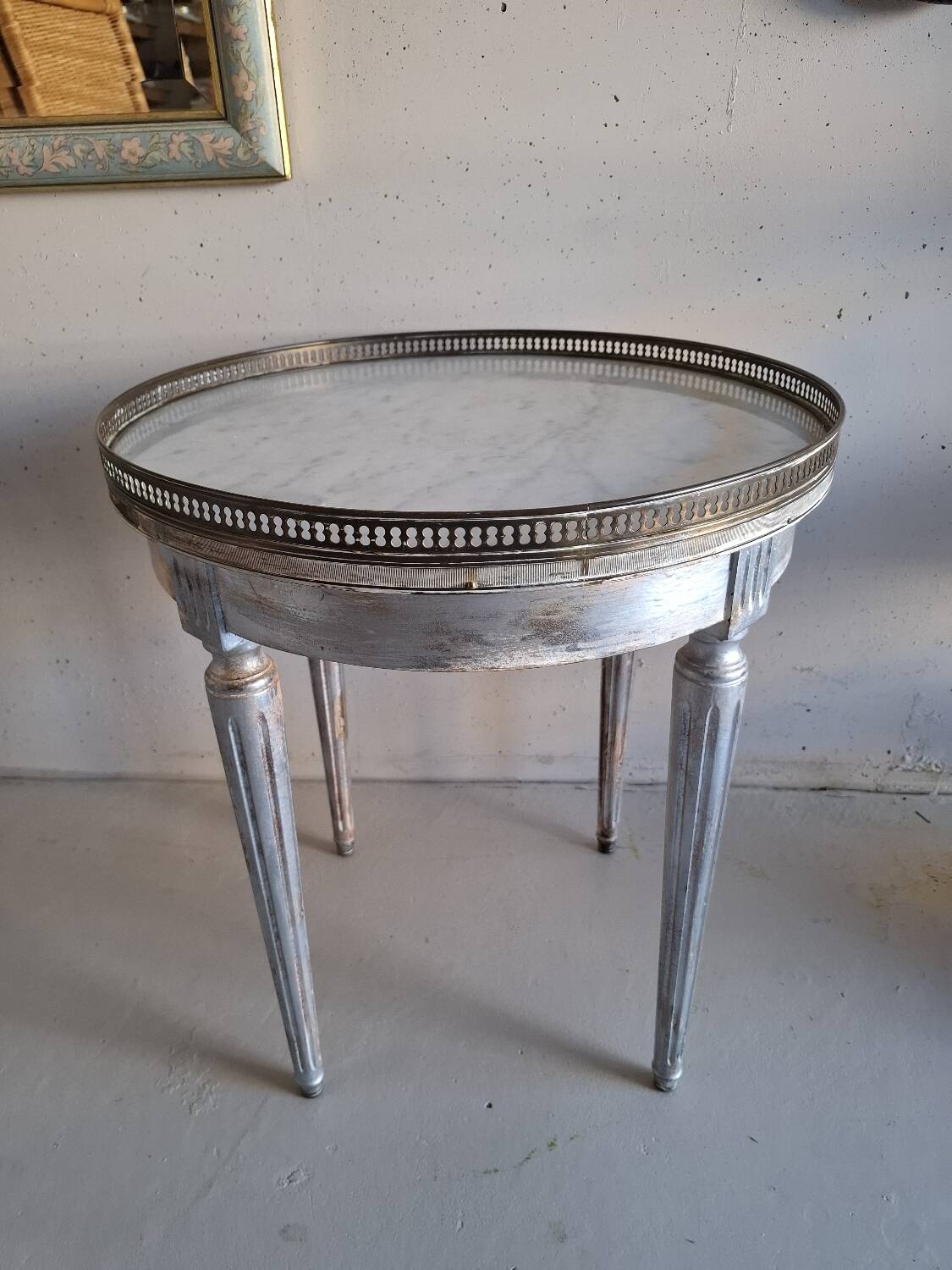 Table basse bouillotte en marbre blanc