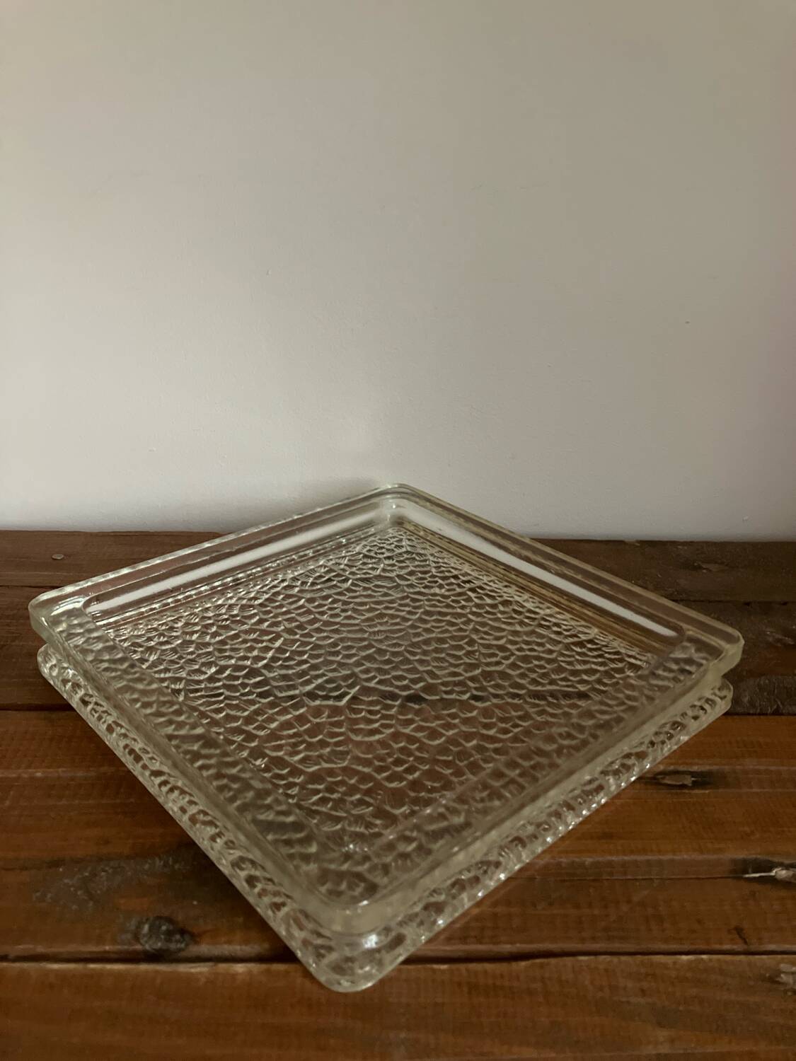 Thick glass storage tray