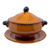Soup tureen and its dish