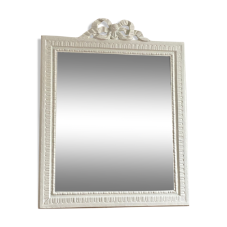 Miroir fin 19ème avec fronton décoré 80x62cm