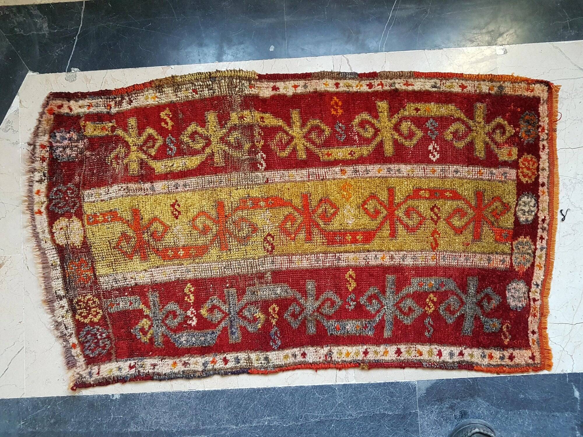 Vintage Turkish Oushak rug 57x98 cm