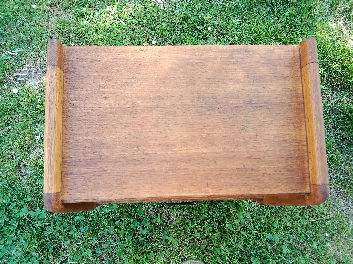 Table de chevet à croisillons