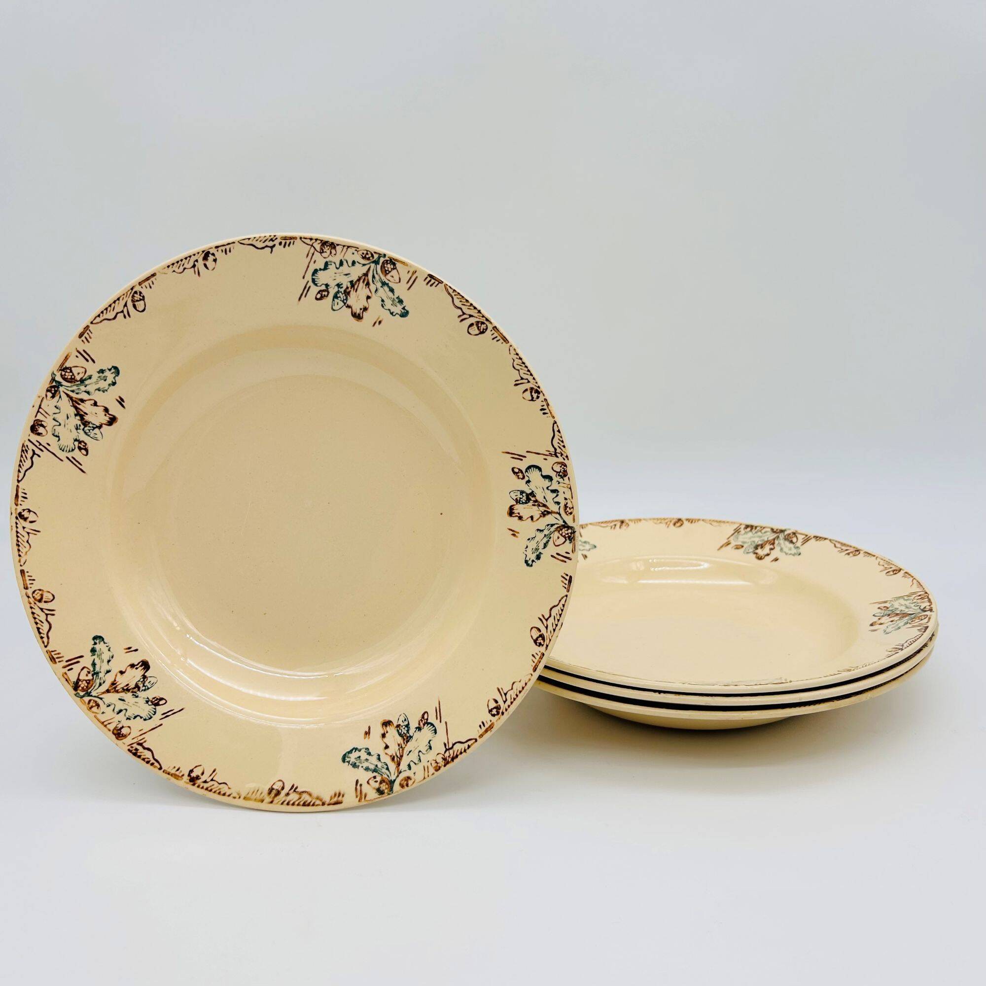 4 deep plates, oak and acorn.