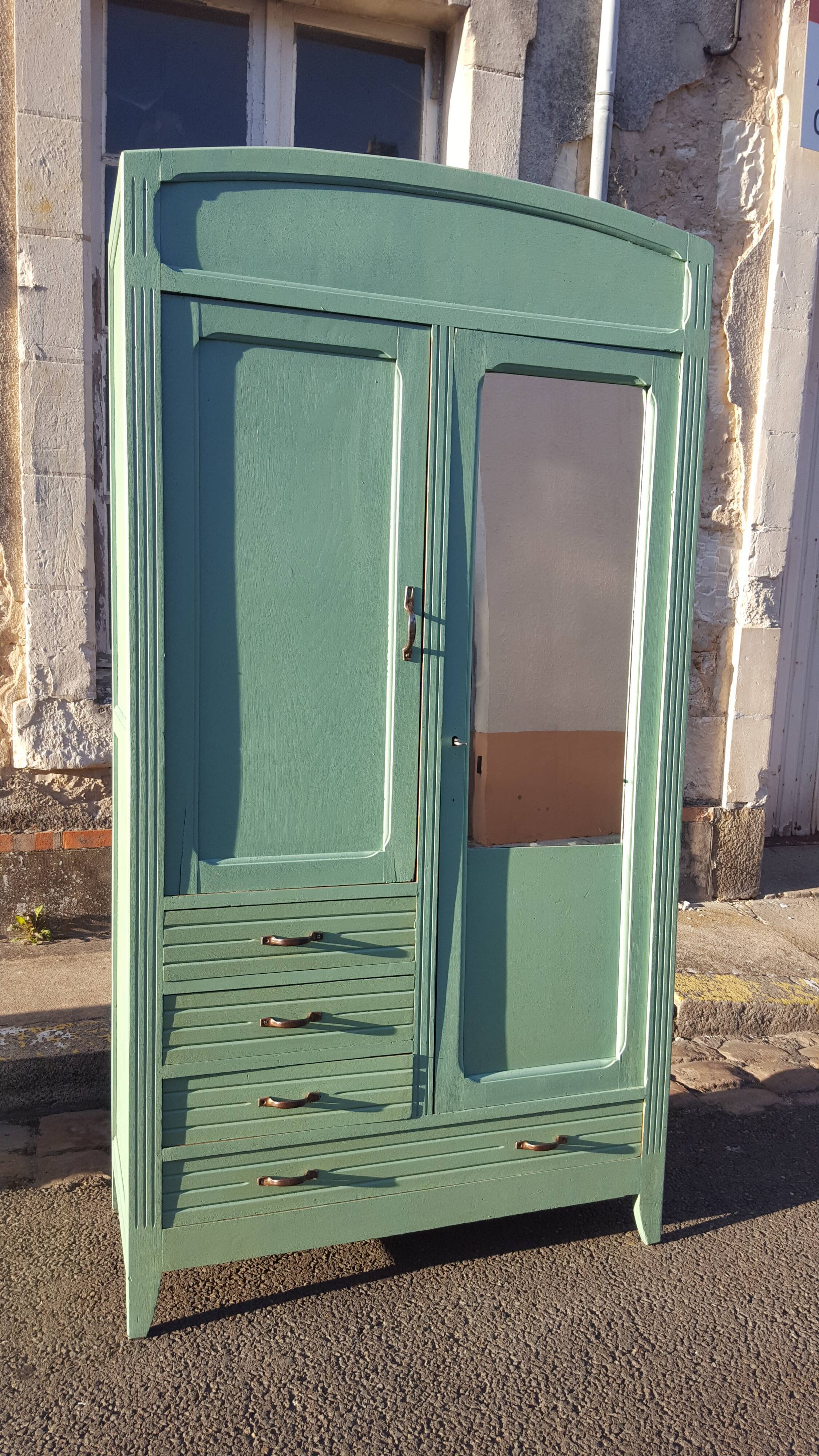 Vintage parisian wooden slip-up