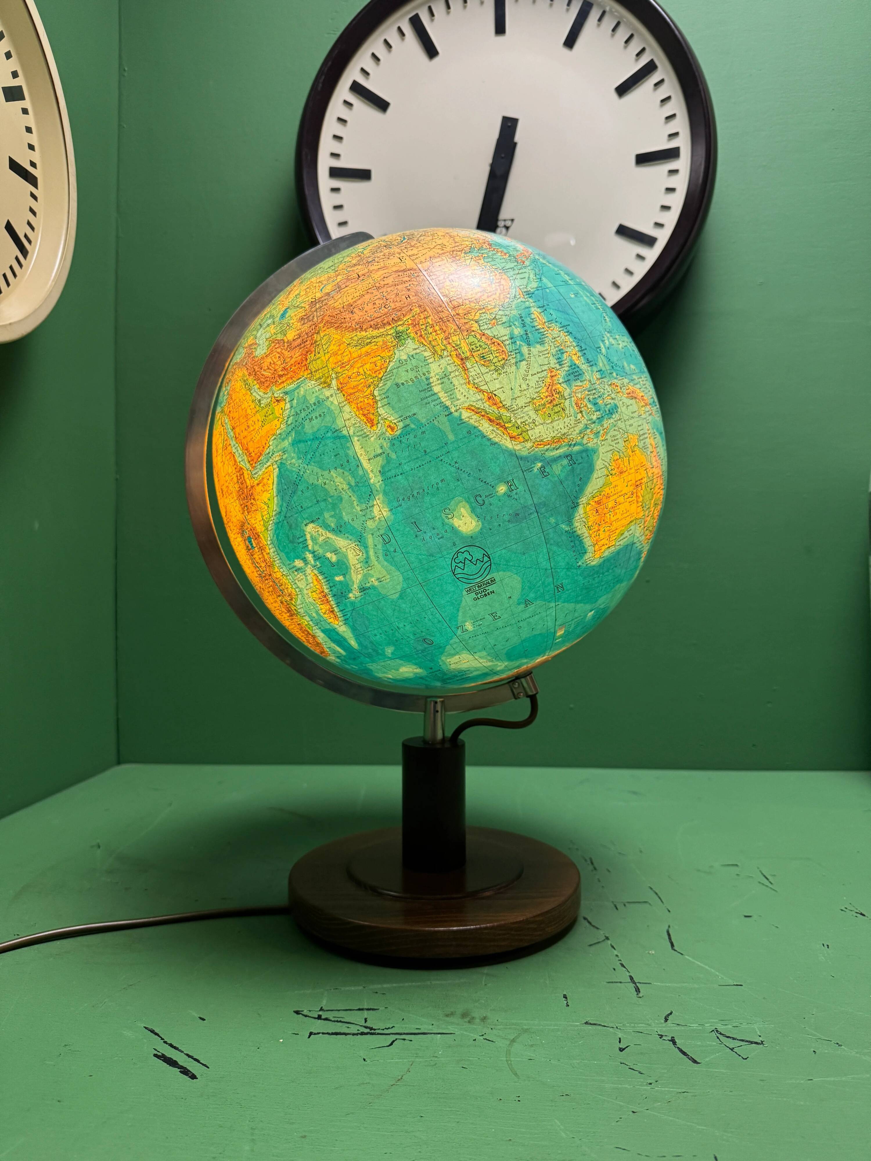 Vintage 1980s German Welt Im Raum Duo glass globe lamp