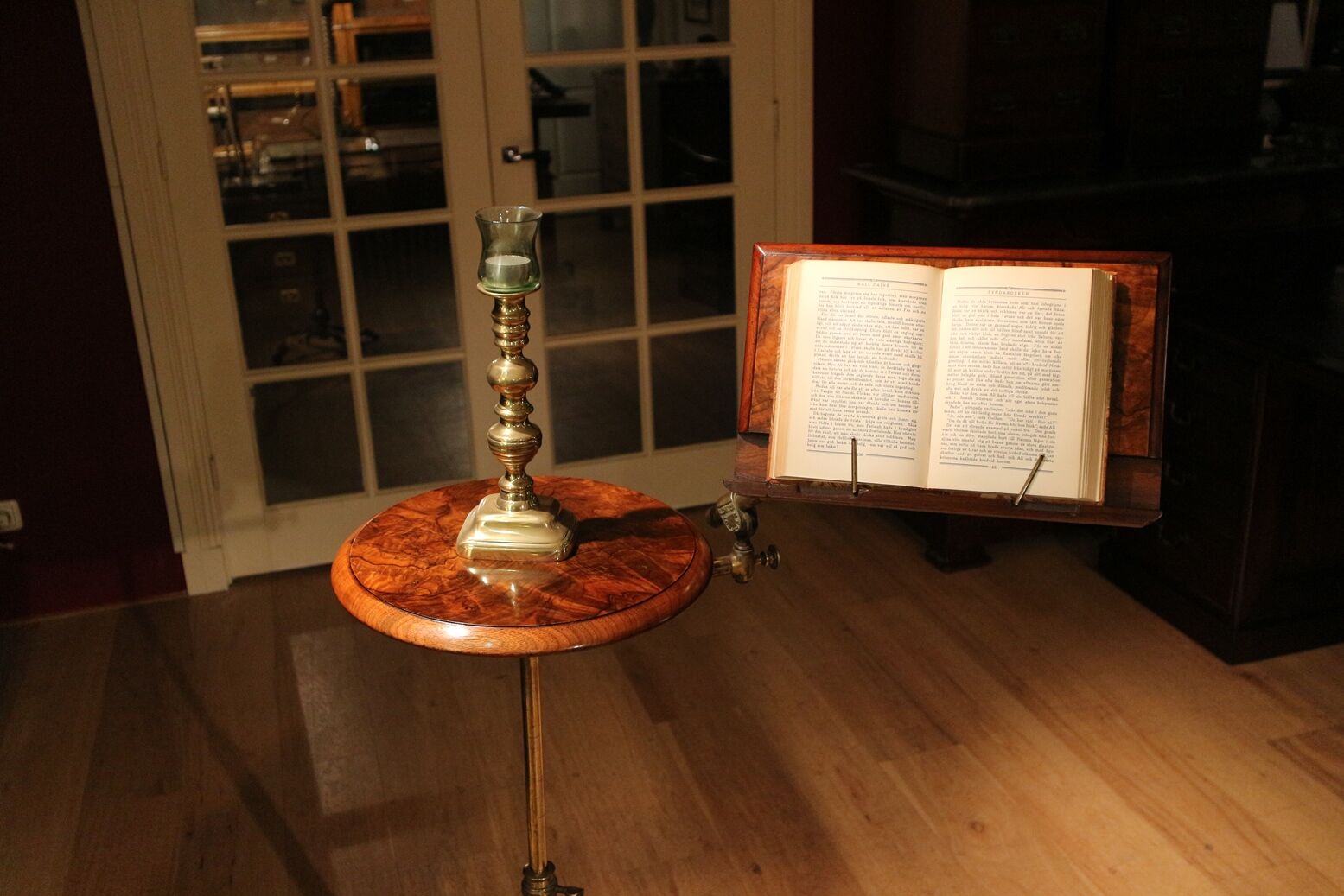 Antique reading stand / Music stand