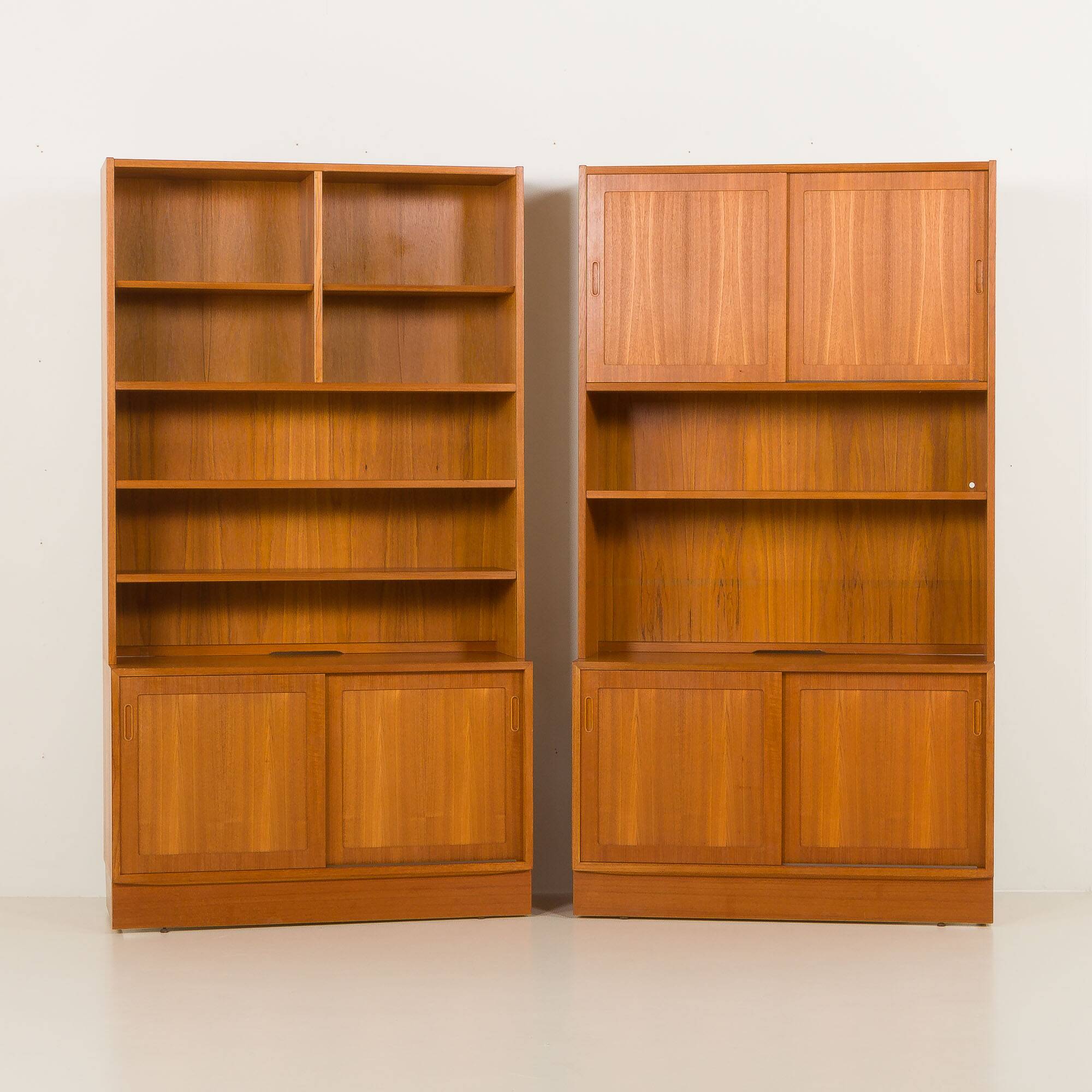 Danish mid century modular bookcase in teak by Poul Hundevad , Denmark