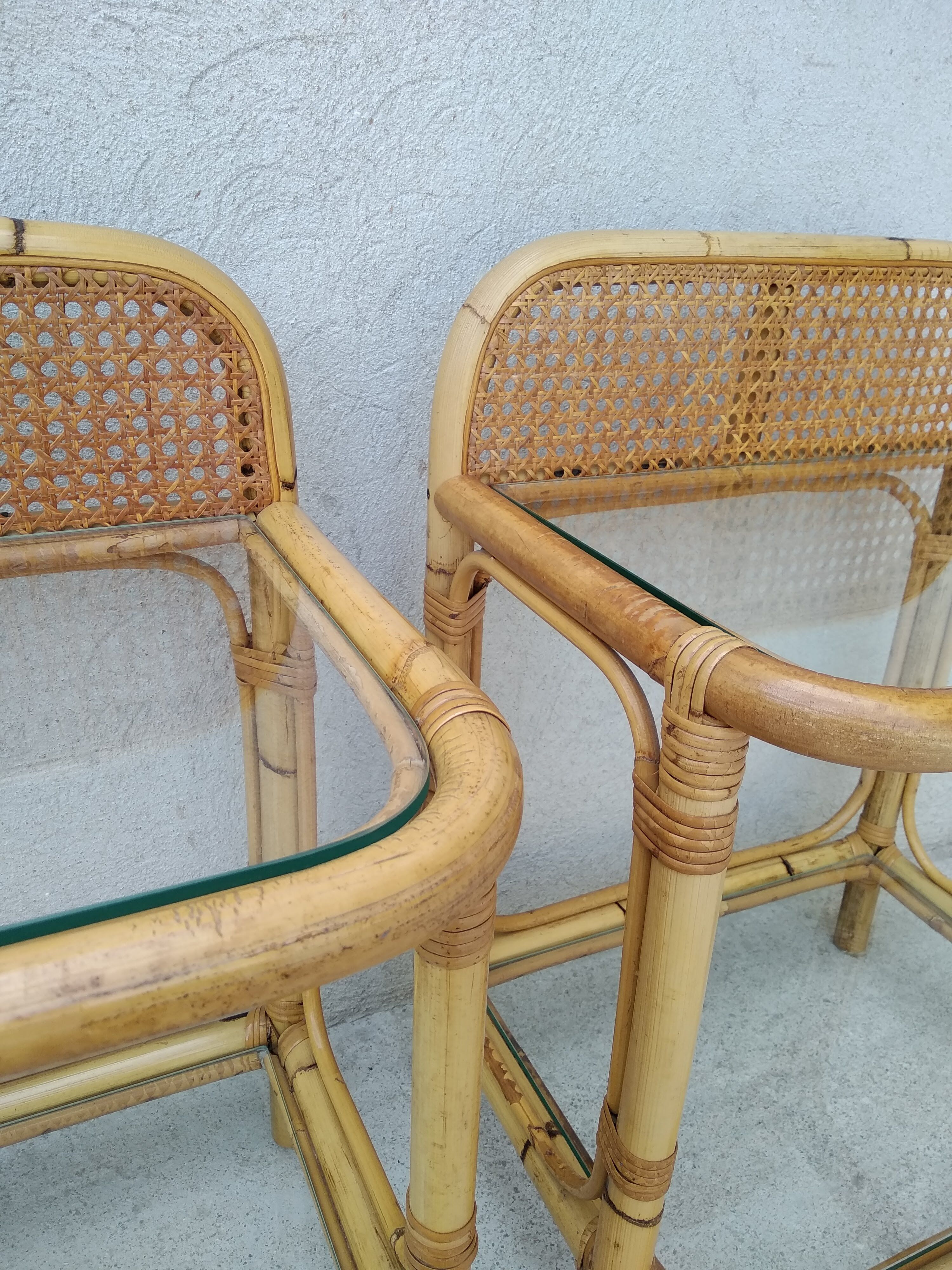 Paire de chevets vintage rotin et verre