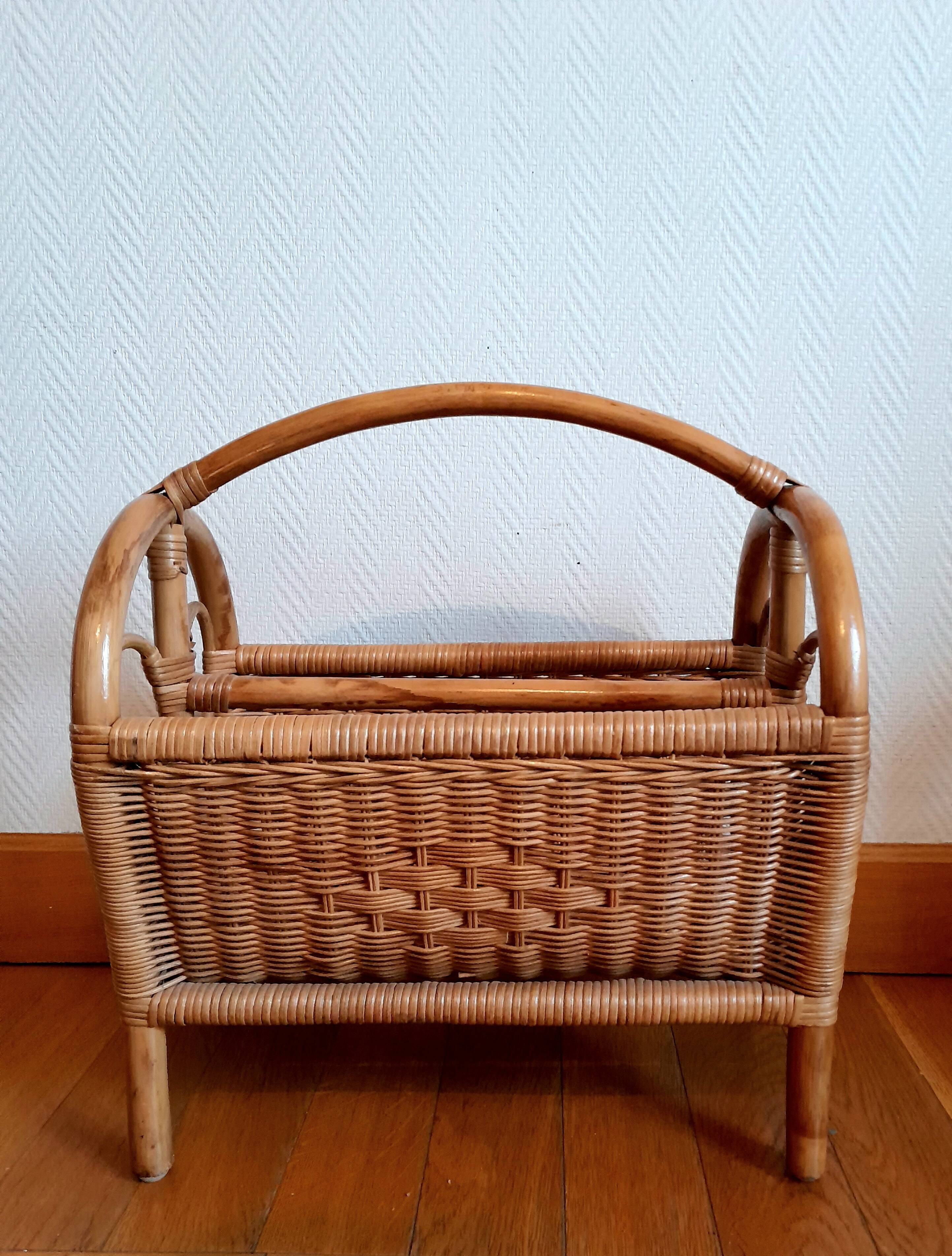 Vintage rattan magazine rack 1970