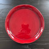Plat rouge dentelé