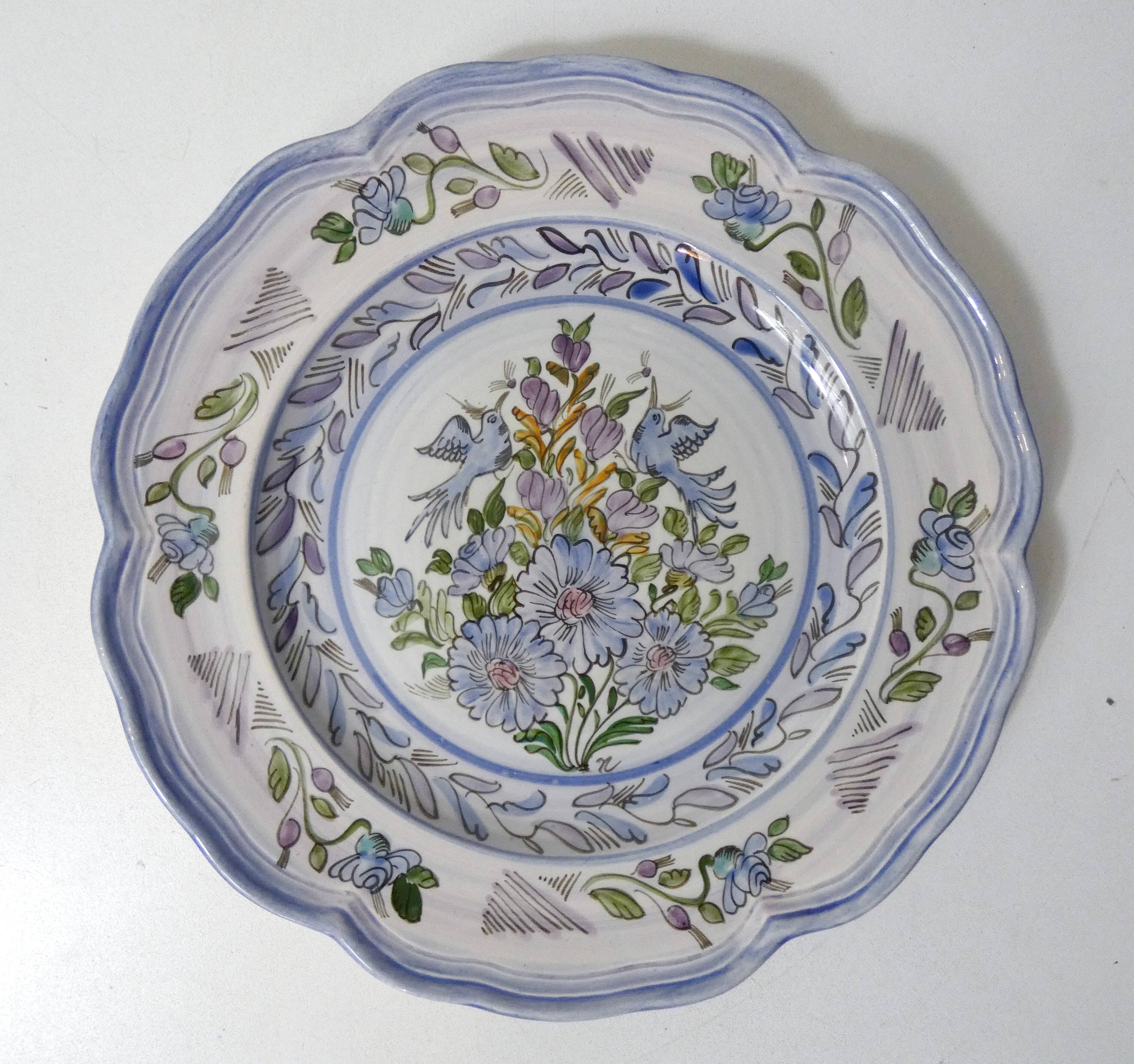 Assiette plate signée Taillandier Rochefort en Terre