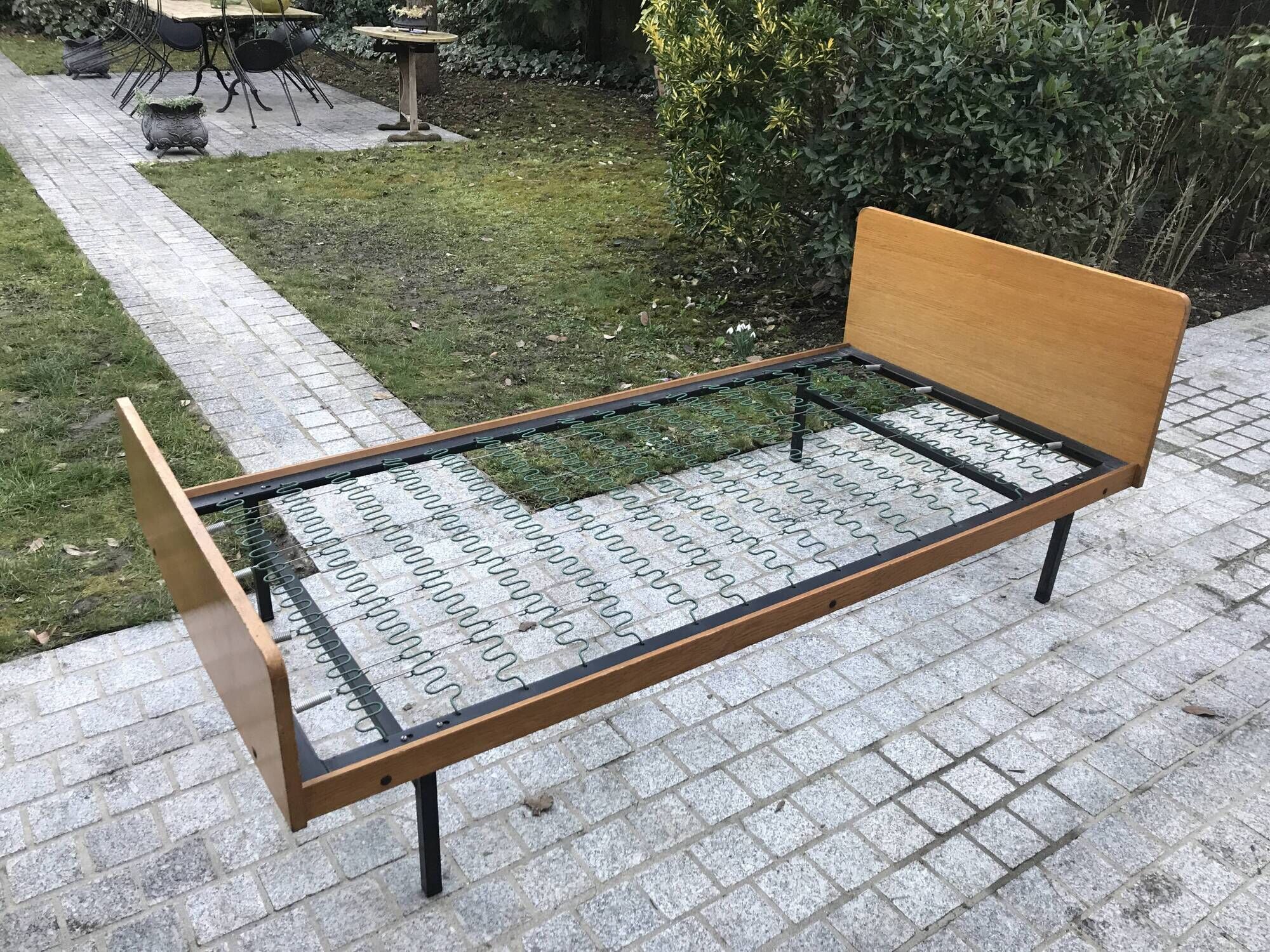 Bed in blond wood and feet 1950 vintage metal - 1 person