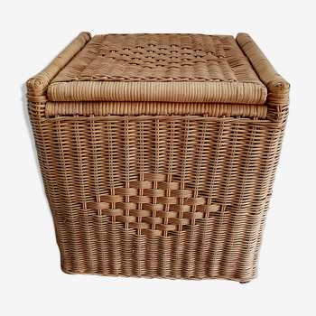 Wicker chest