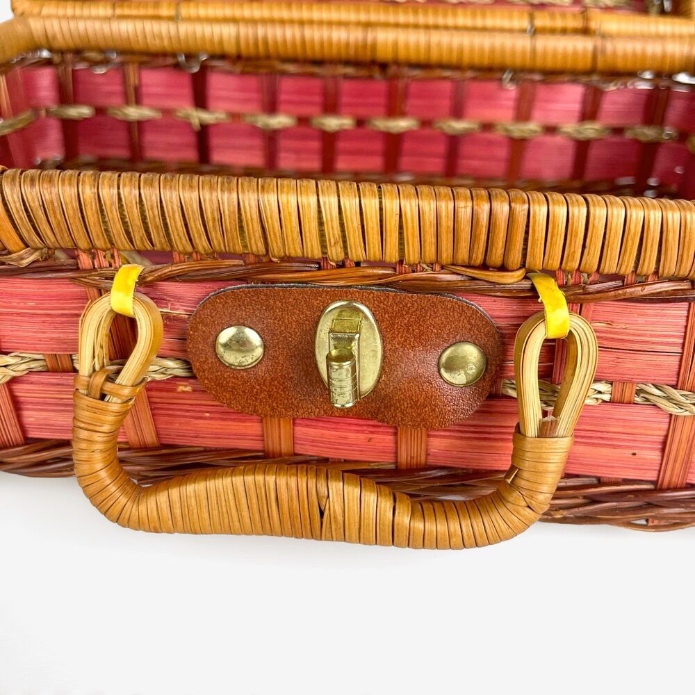 Vintage pink case in braided wicker and rope