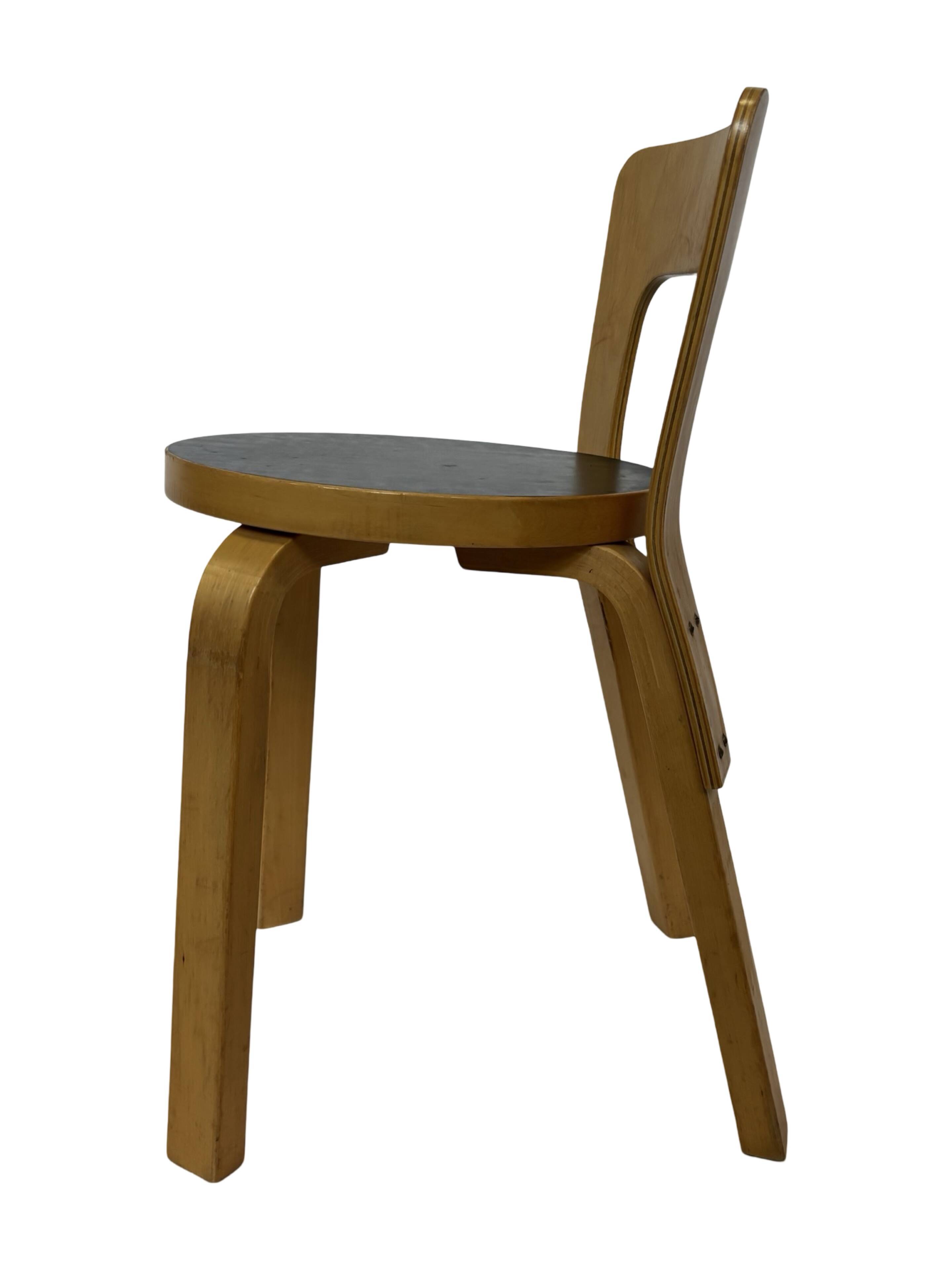 Chaise vintage modèle 65 par Alvar Aalto pour Artek (Linoléum noir)