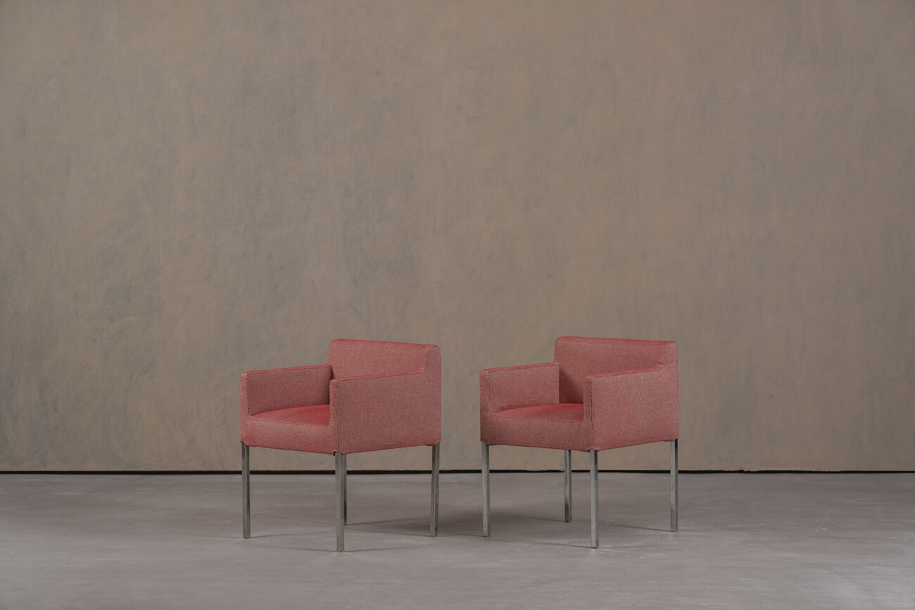 2 fauteuils Ligne Roset en tissu rose, France années 2000