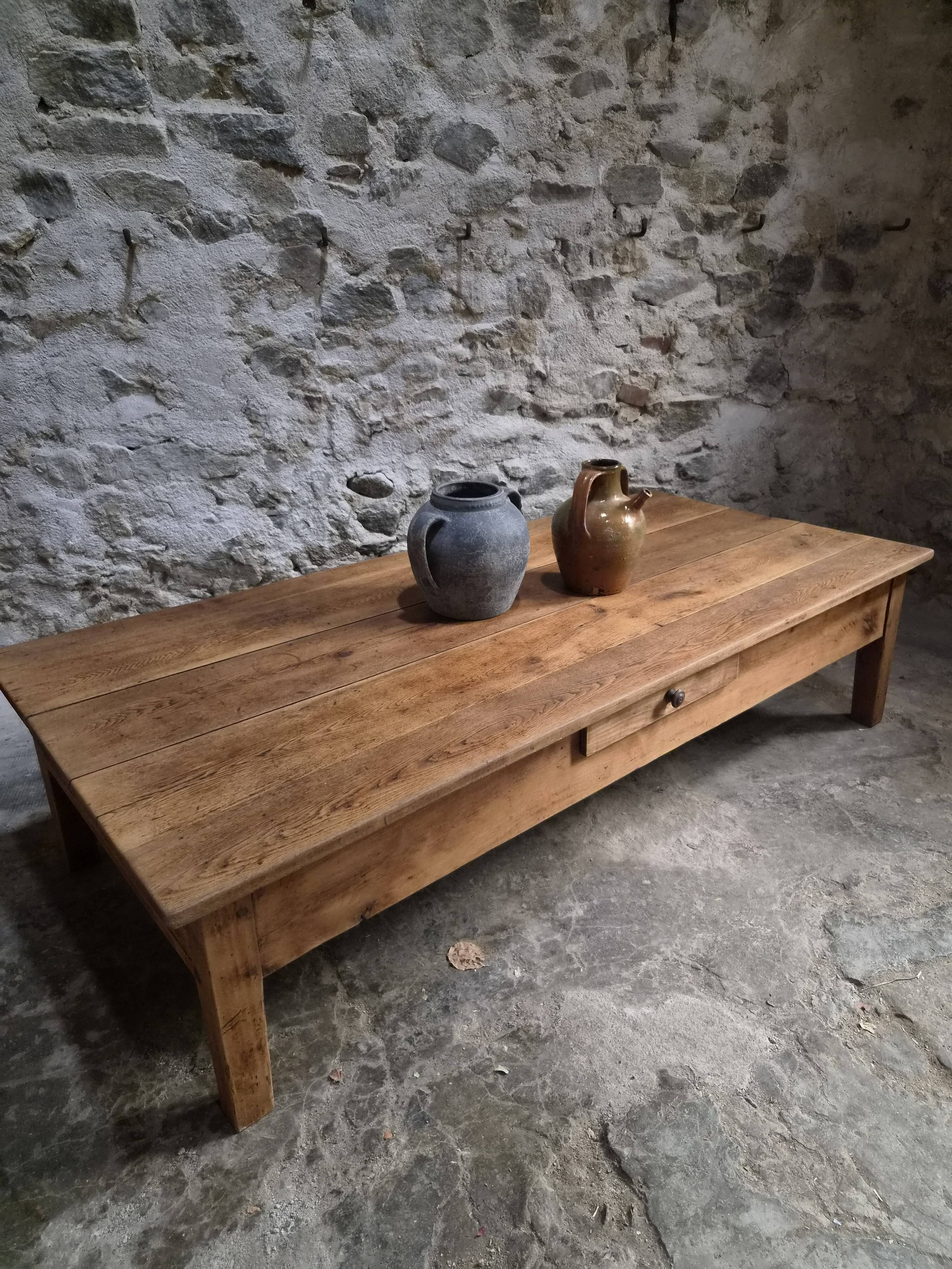 Table basse ancienne en chêne français – Table XXL de ferme du XIXe siècle