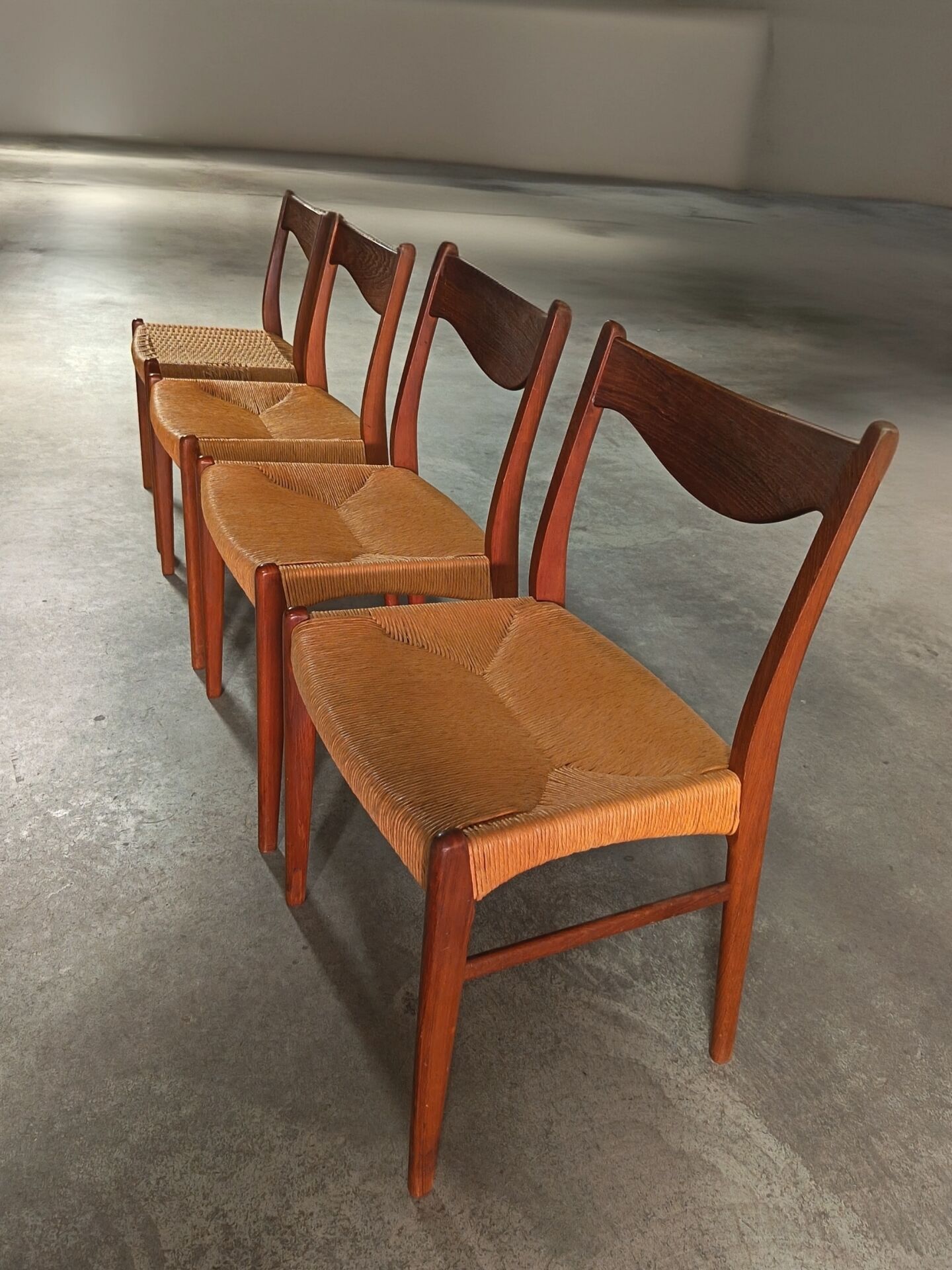 Scandinavian teak dining set – Johannes Andersen / Uldum