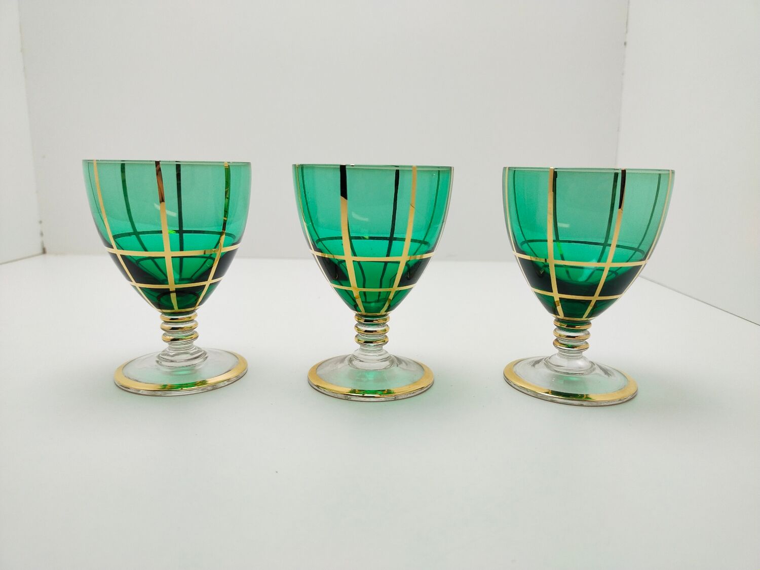 Lot de 6 verres à liqueur ou a vin vert émeraude