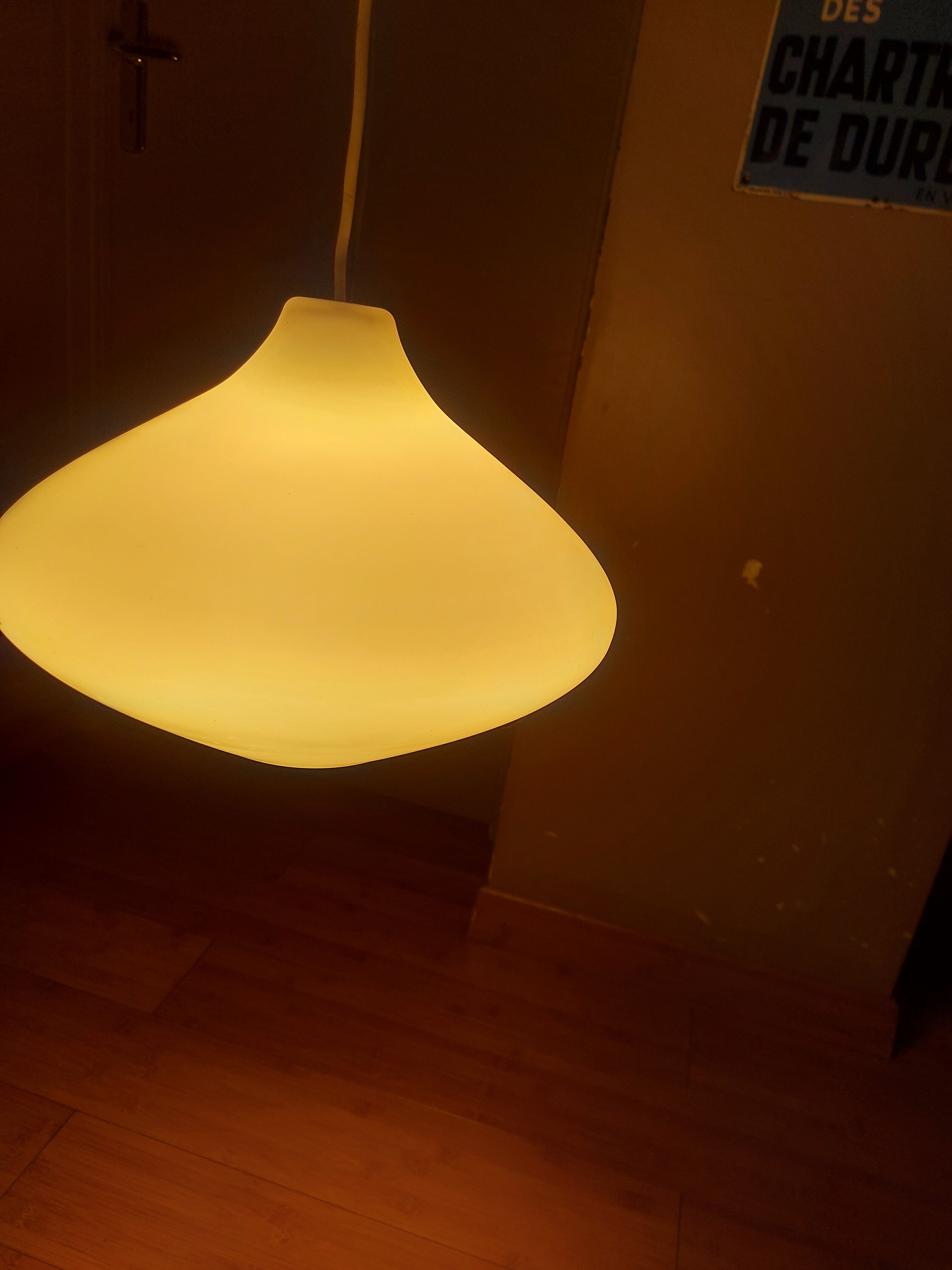 Vintage suspension in white opaline