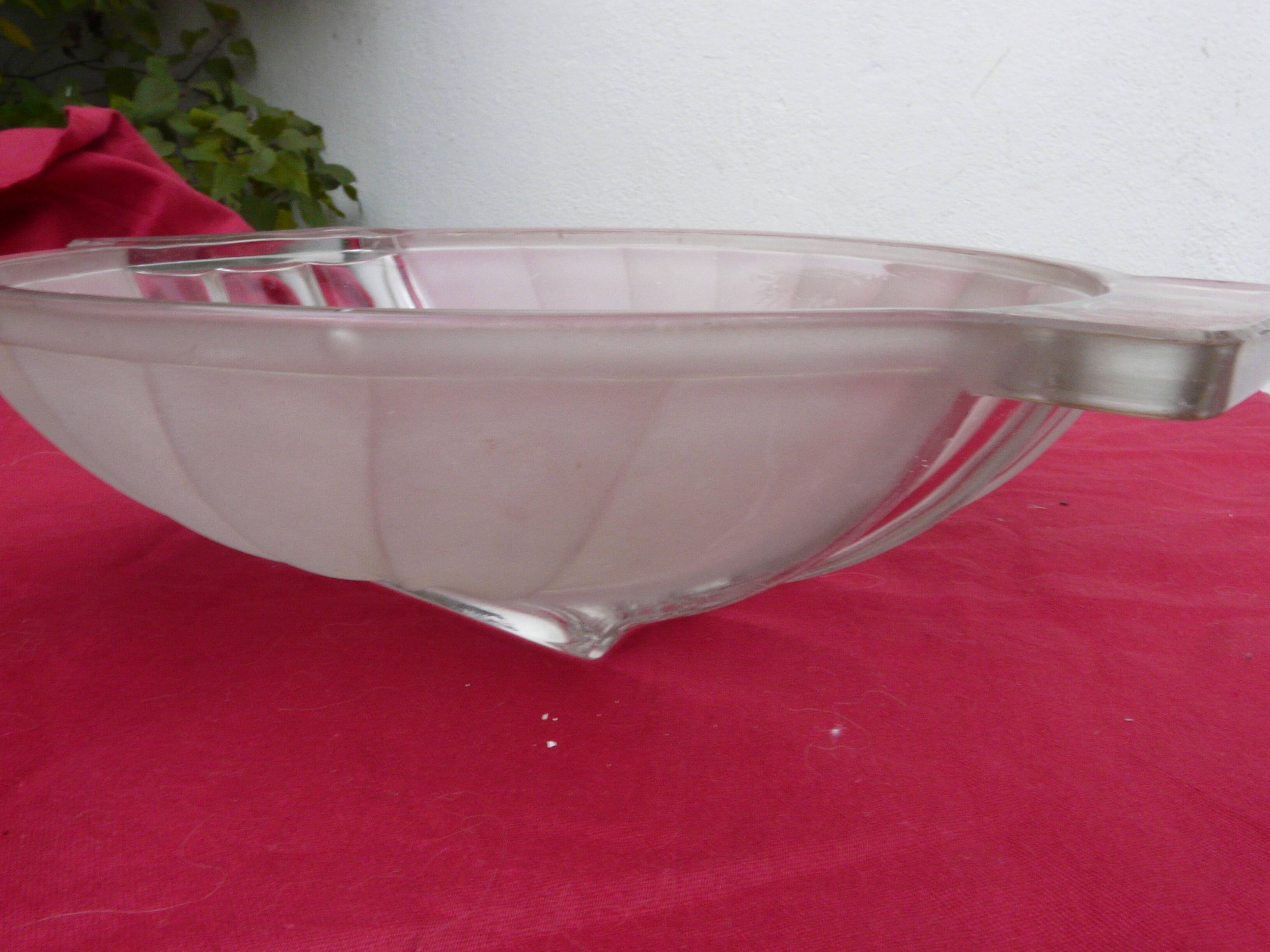 Compotier / fruit bowl in frosted molded pressed glass from the 1940s