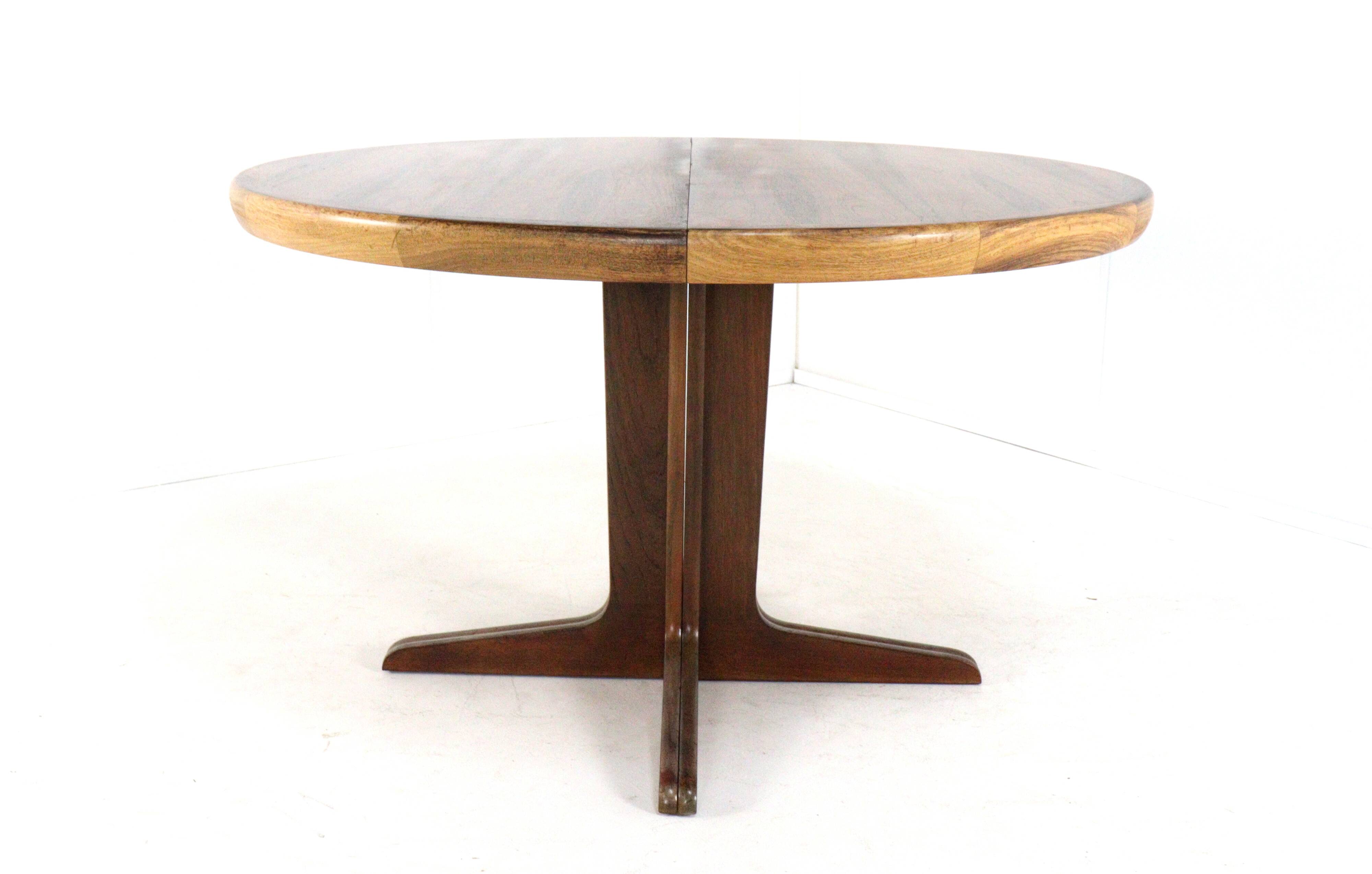 'Timring' Danish extendable round rosewood dining table