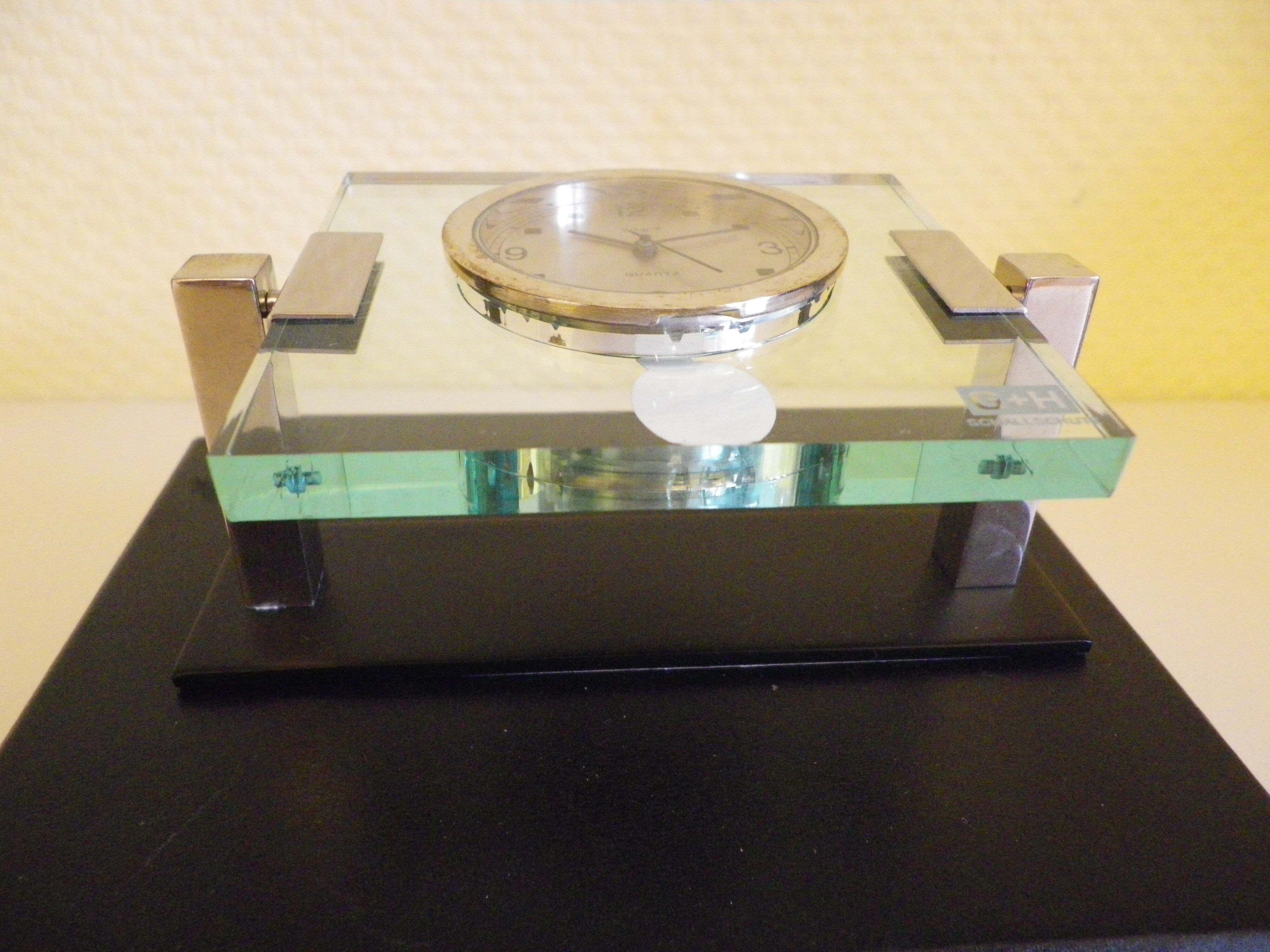Quartz reclining clock, Swiss movement, WMC brand in its original cabinet