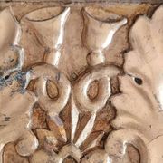 Paire d'anciennes frises en bois sculpté et doré