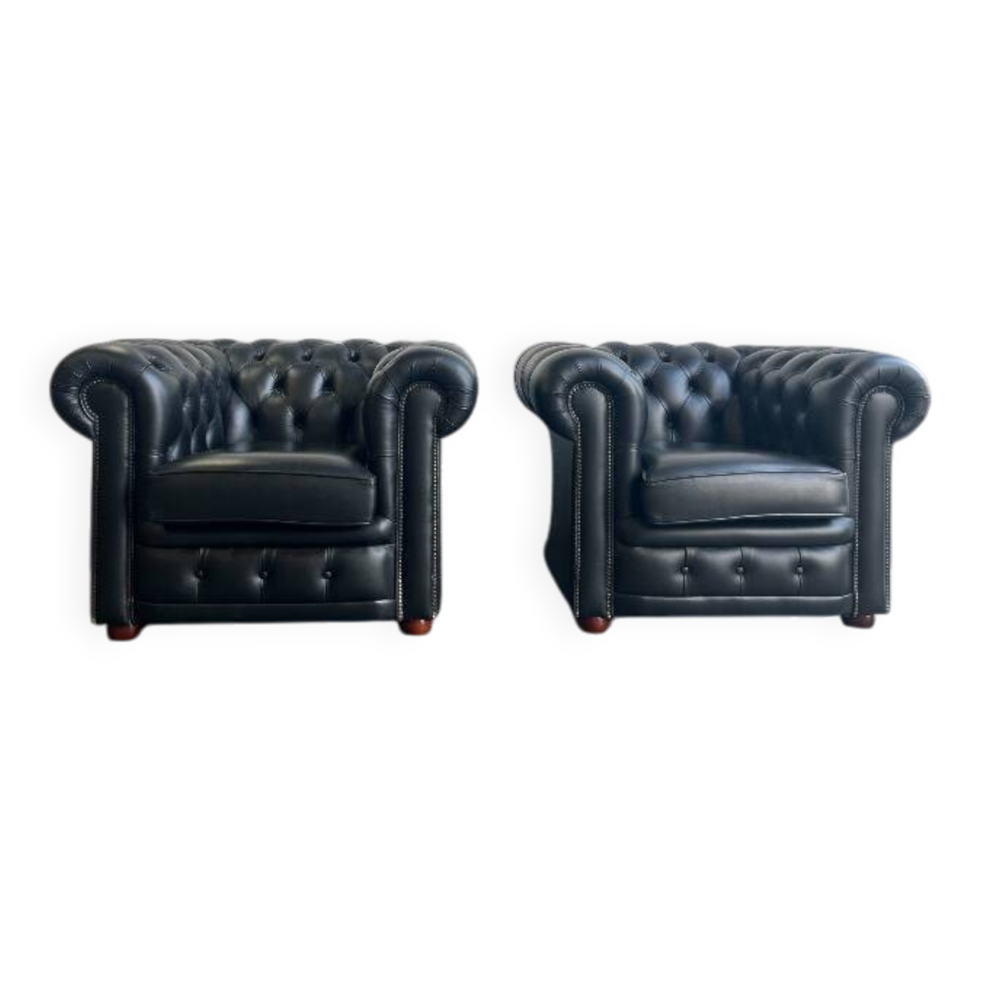 Set of 2 sturdy Chesterfield single/club seats