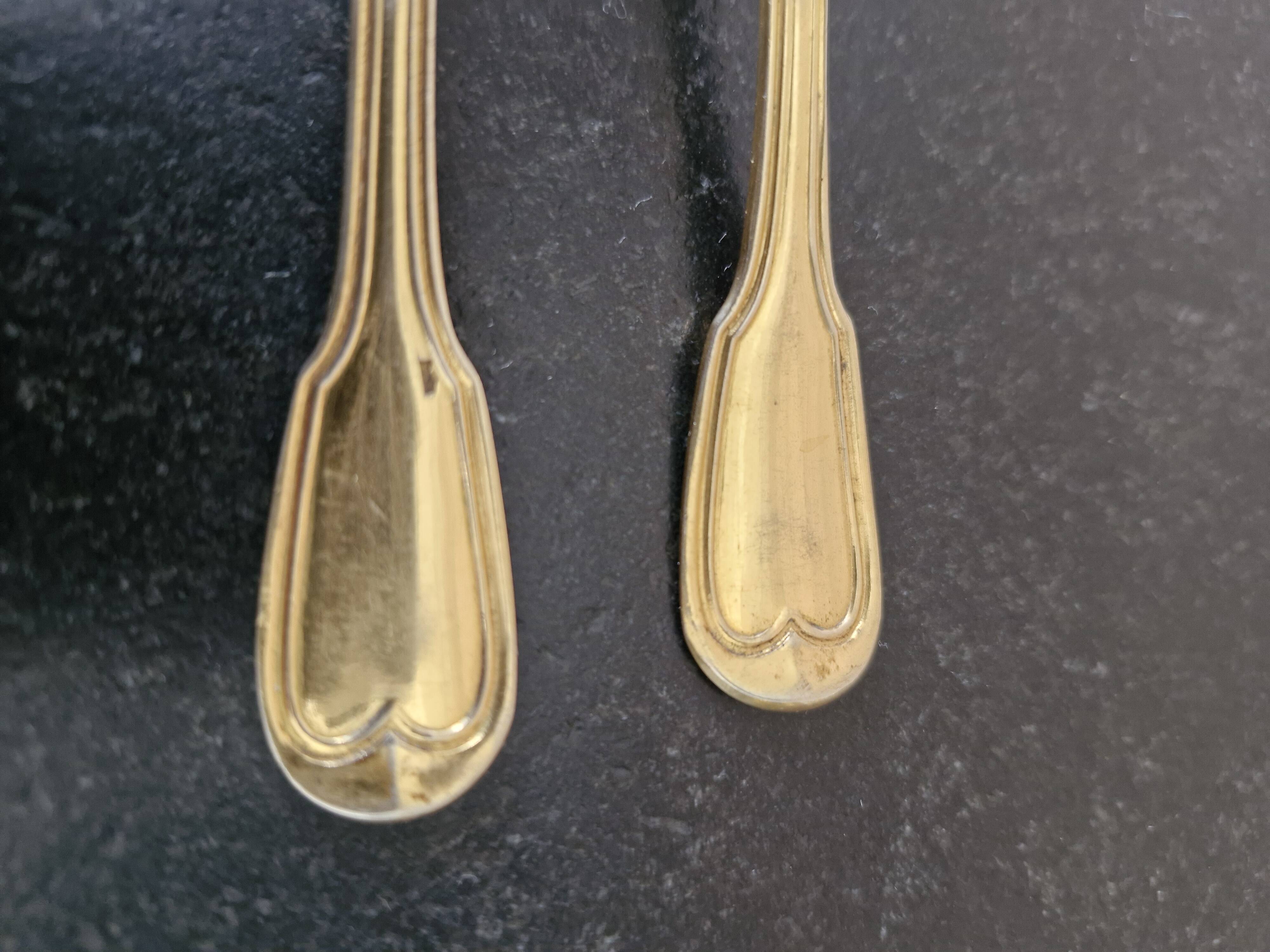 6 cuillères à café en métal doré