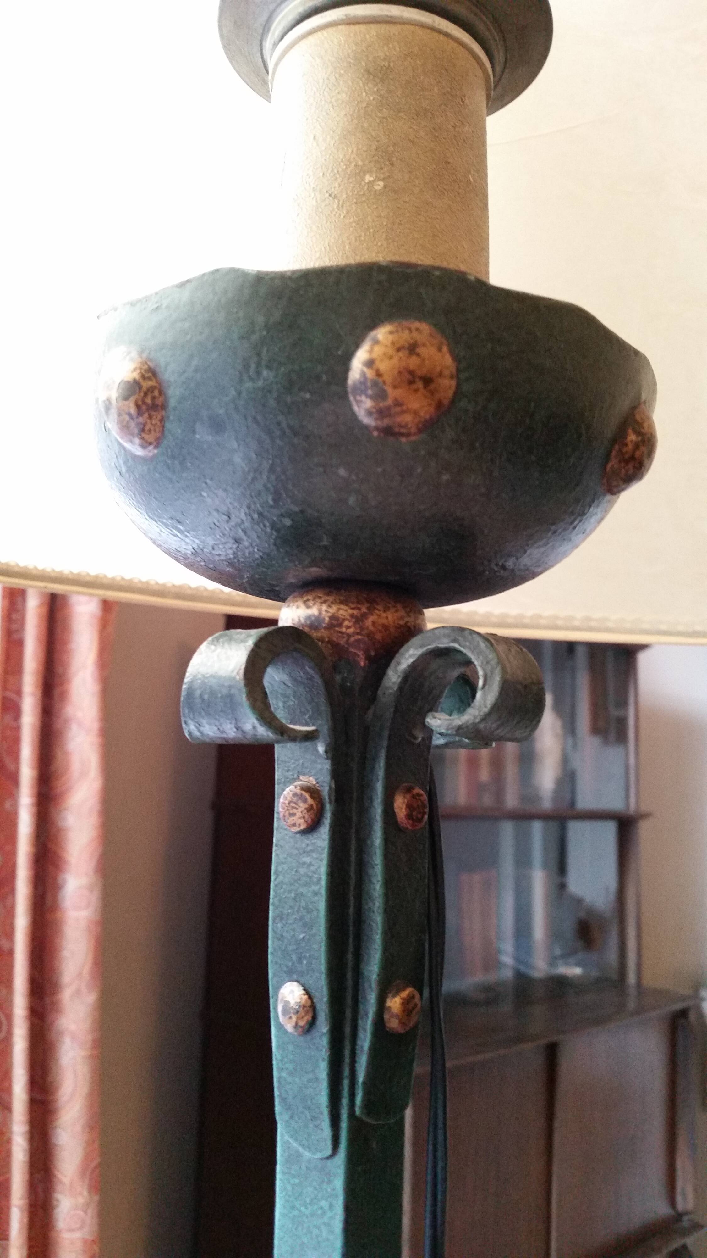 Lampadaire en fer forgé tripode des années 50